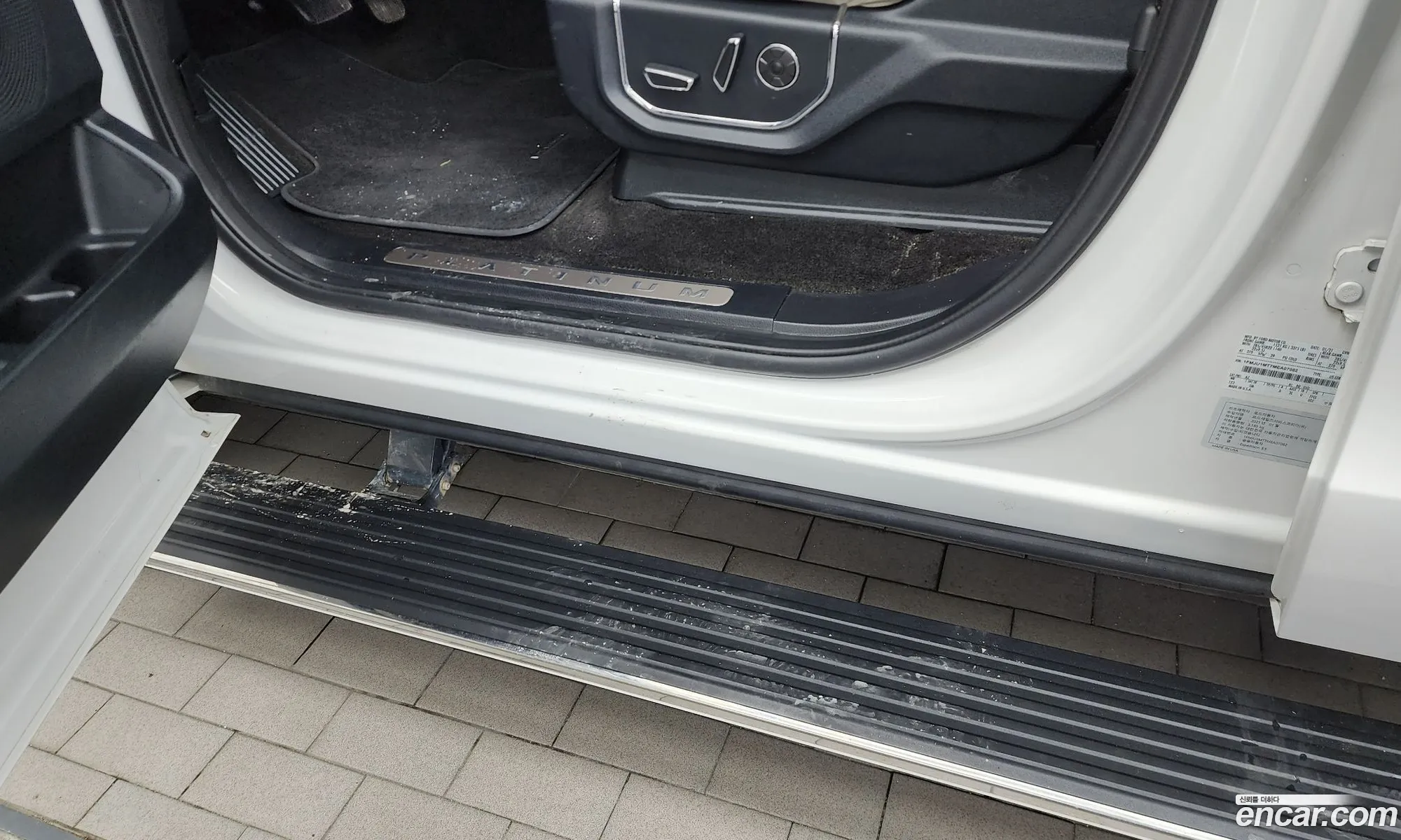 Ford Expedition 2021 1FMJU1MT000000000 — 32