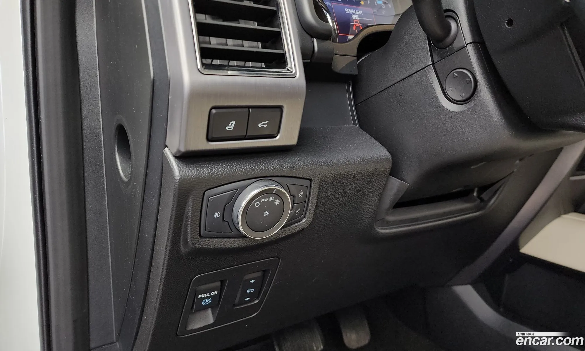Ford Expedition 2021 1FMJU1MT000000000 — 12