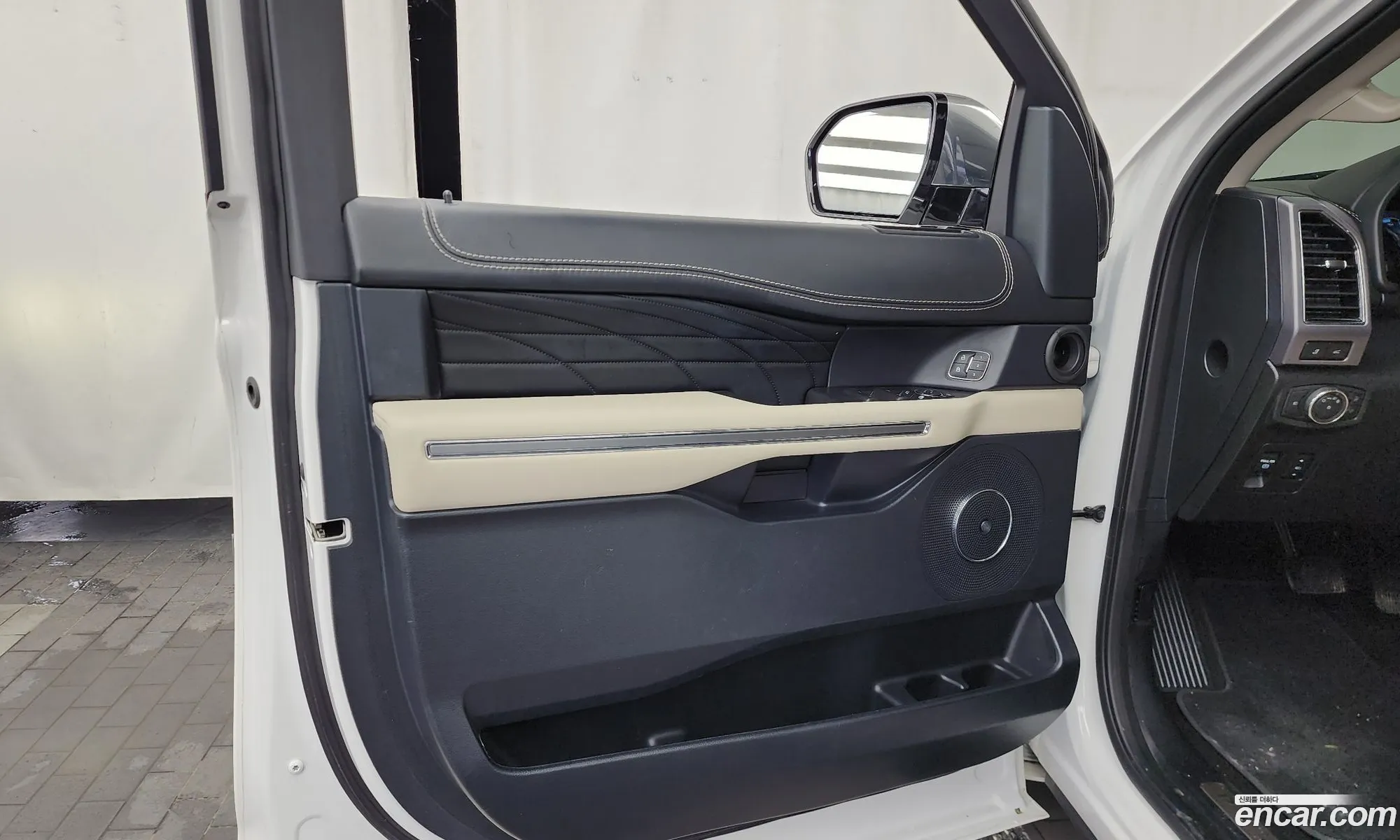 Ford Expedition 2021 1FMJU1MT000000000 — 29
