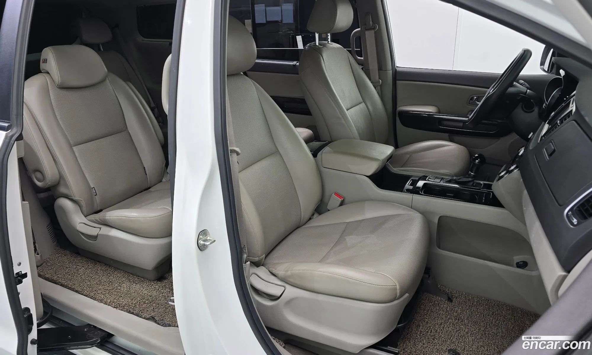 Kia Carnival 2015 — 11