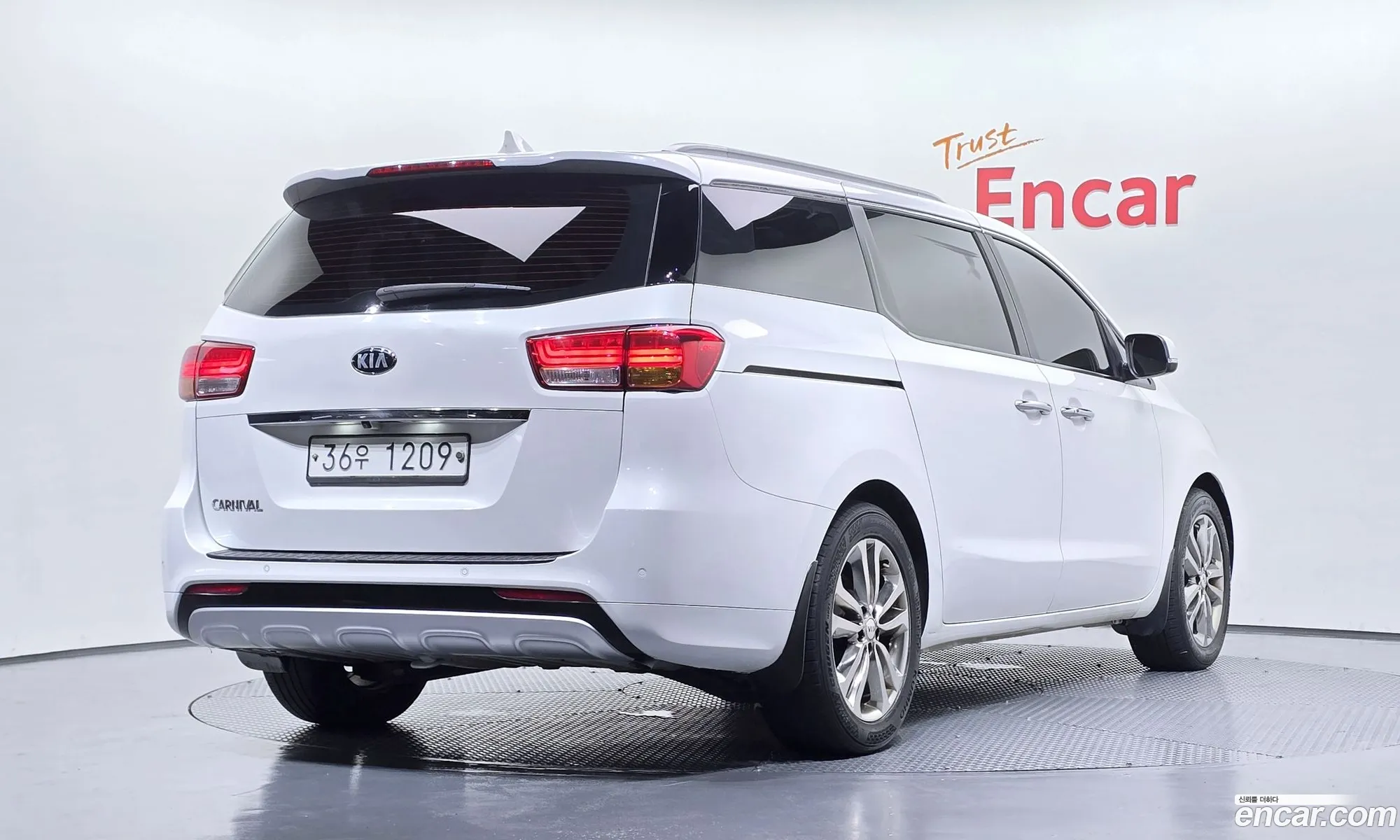 Kia Carnival 2015 — 7