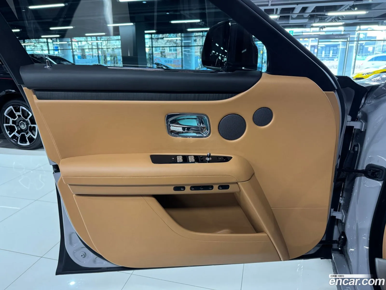 Rolls-Royce Ghost 2022 — 16