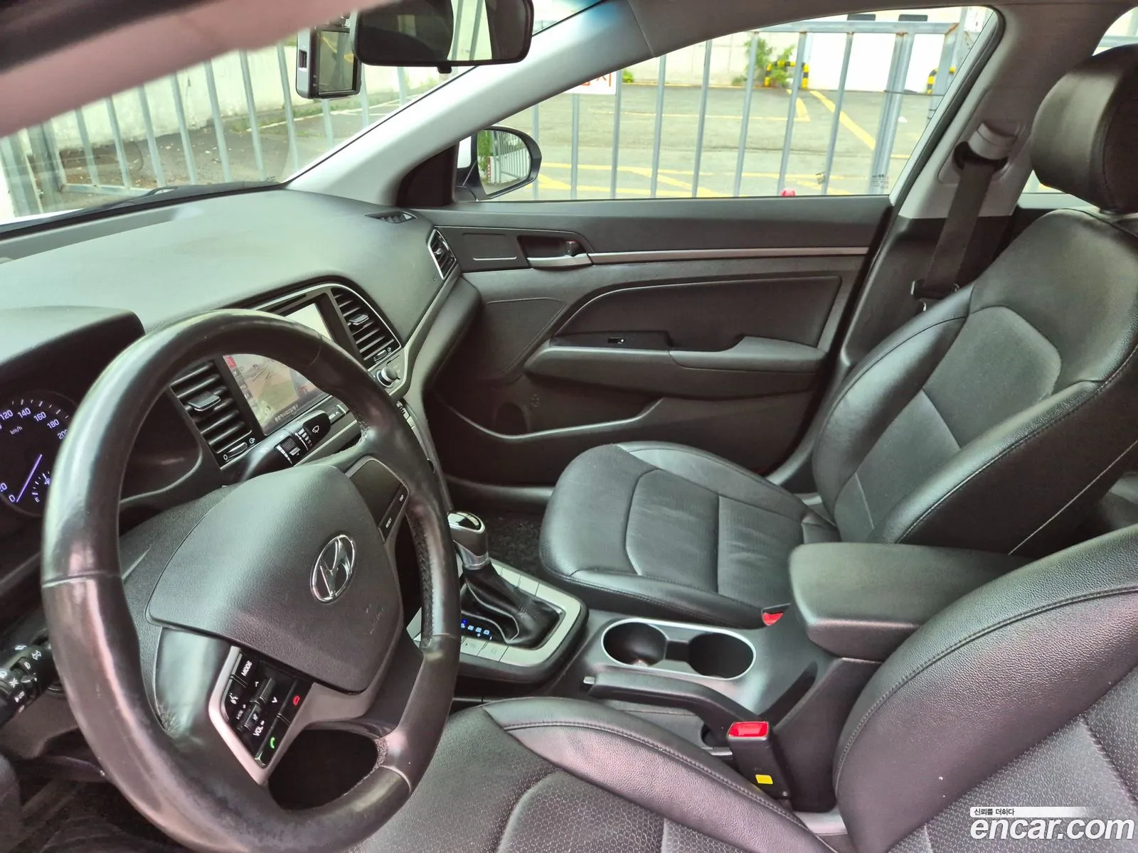 Hyundai Elantra AD 2016 — 16