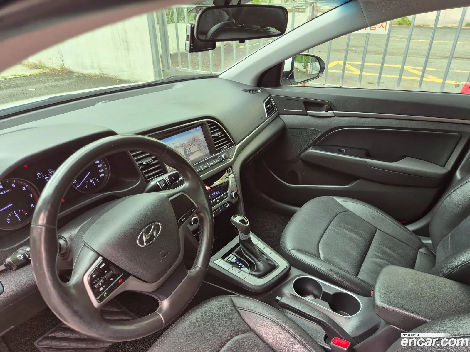 Hyundai Elantra AD 2016 — 11