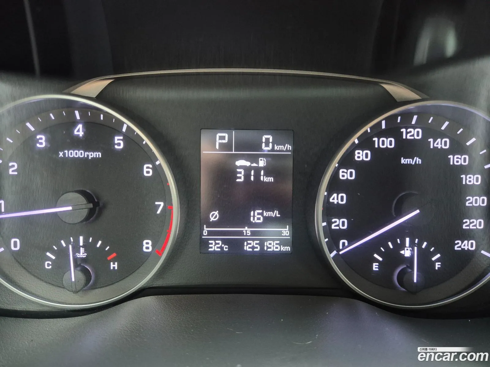 Hyundai Elantra AD 2016 — 10