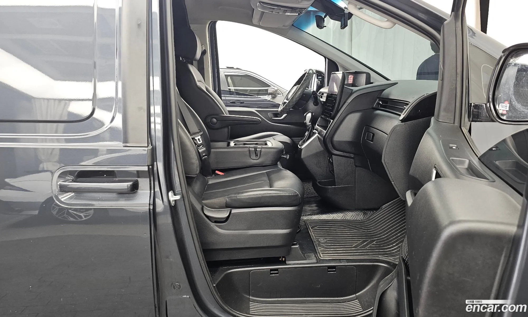 Hyundai Staria 2023 — 10