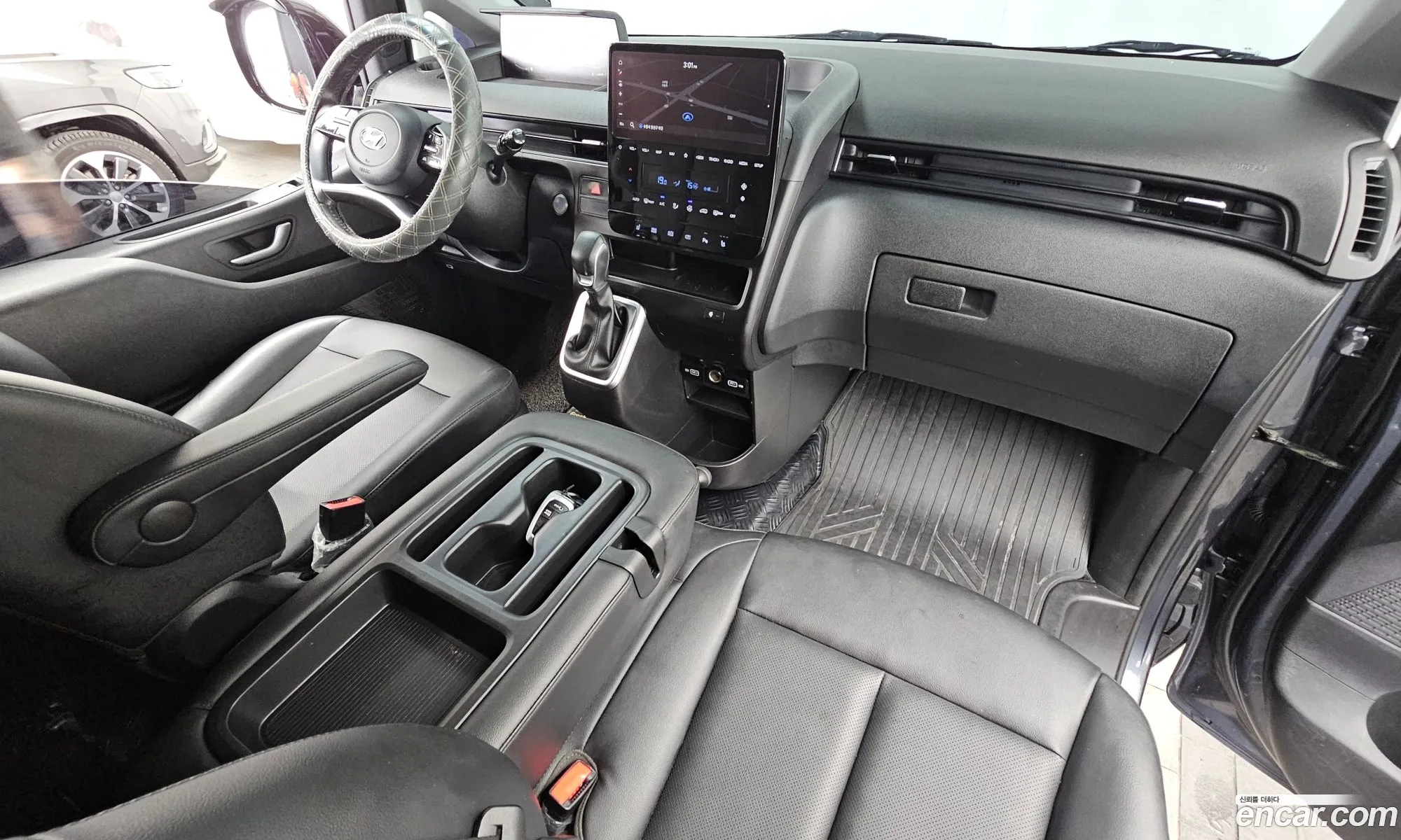 Hyundai Staria 2023 — 32