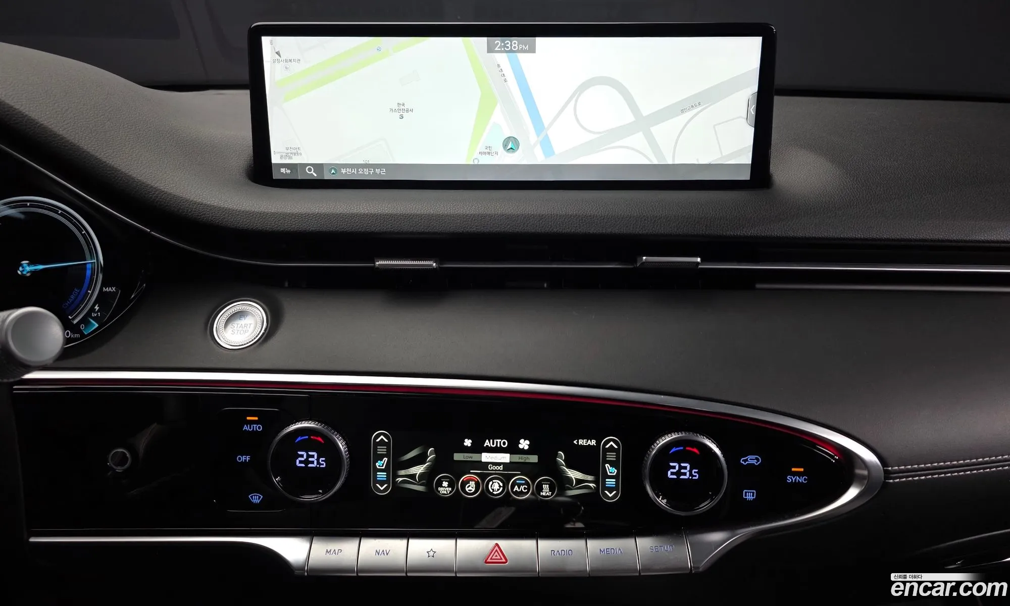 Genesis Electrified GV70 2022 — 10