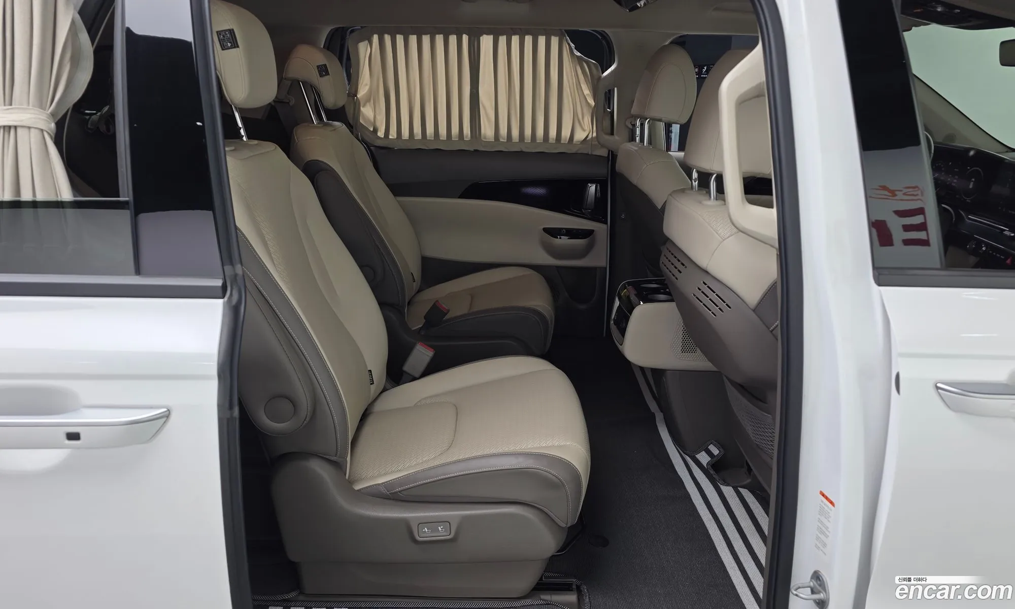Kia Carnival 2021 KNANE813BMS116093 — 40