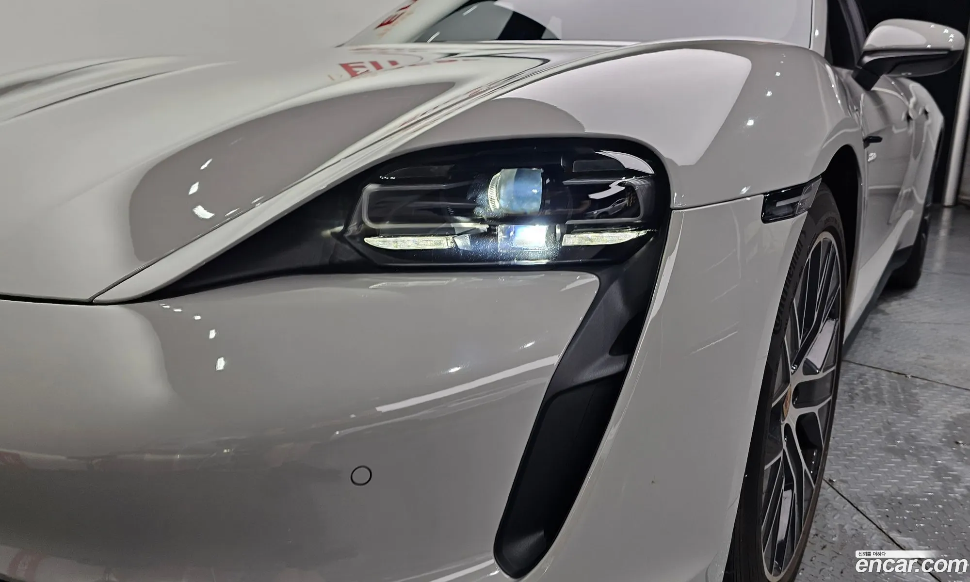 Porsche Taycan 2023 — 19
