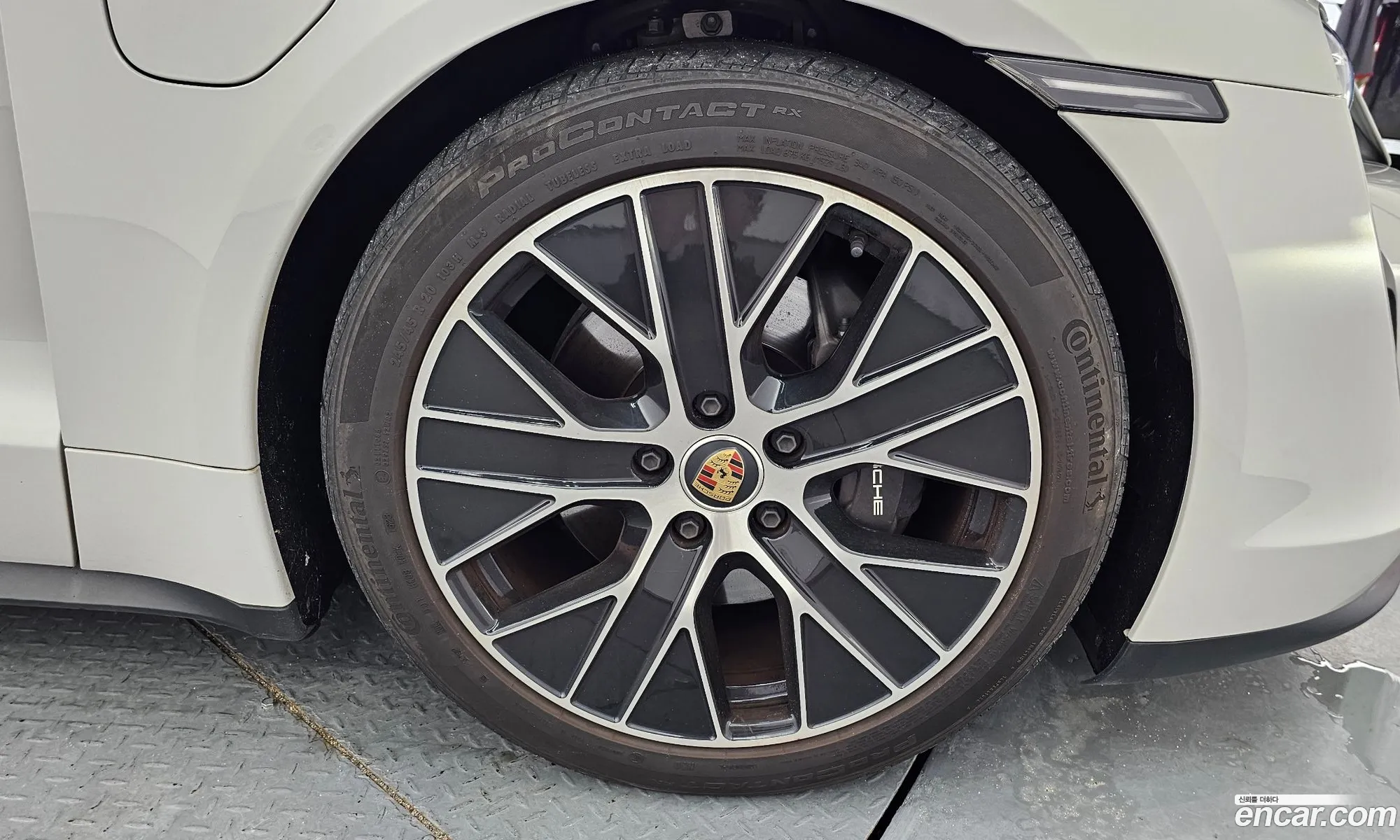 Porsche Taycan 2023 — 12
