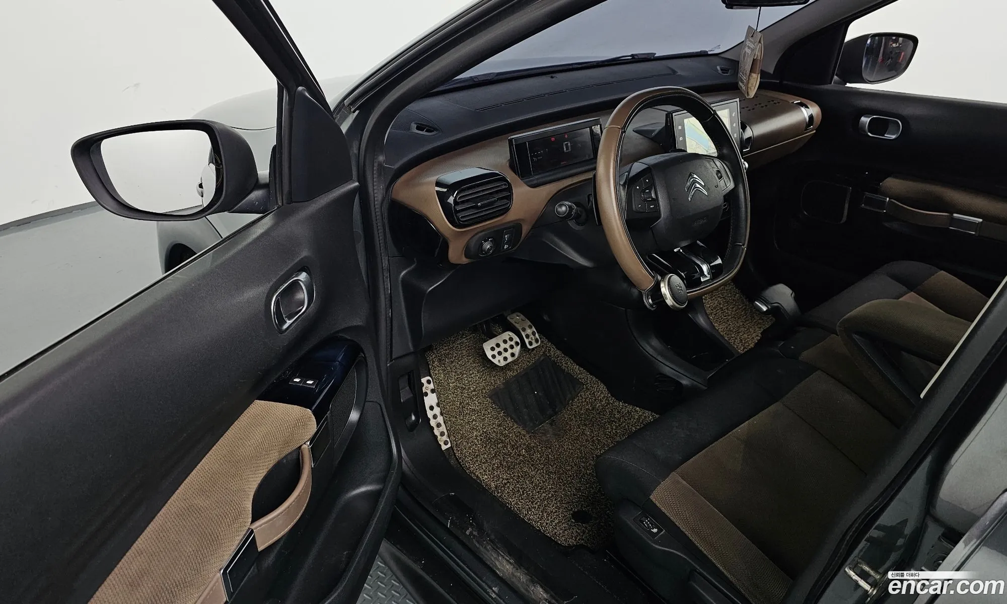 Citroen/DS C4 Cactus 2016 VF70BBHYHHE500570 — 3