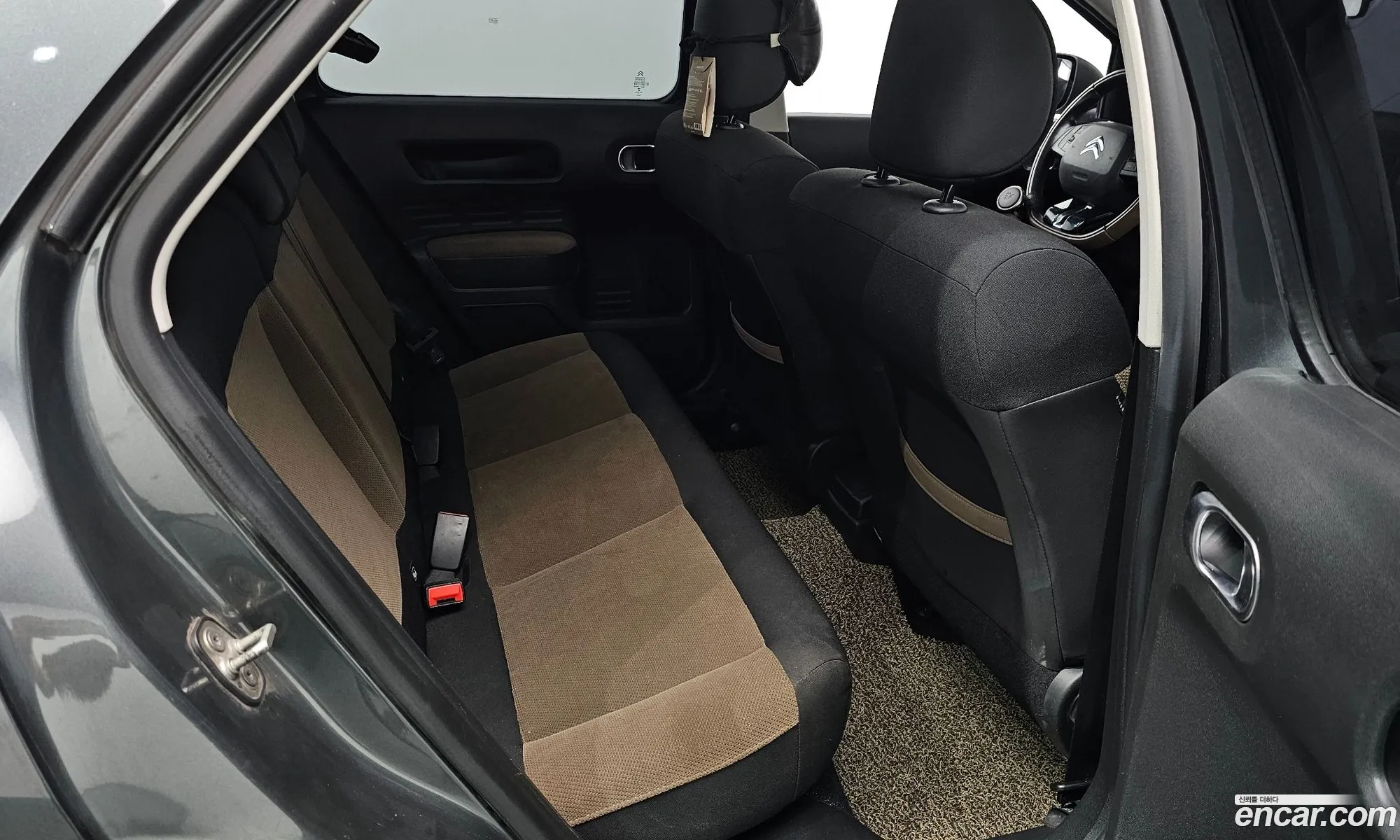 Citroen/DS C4 Cactus 2016 VF70BBHYHHE500570 — 4