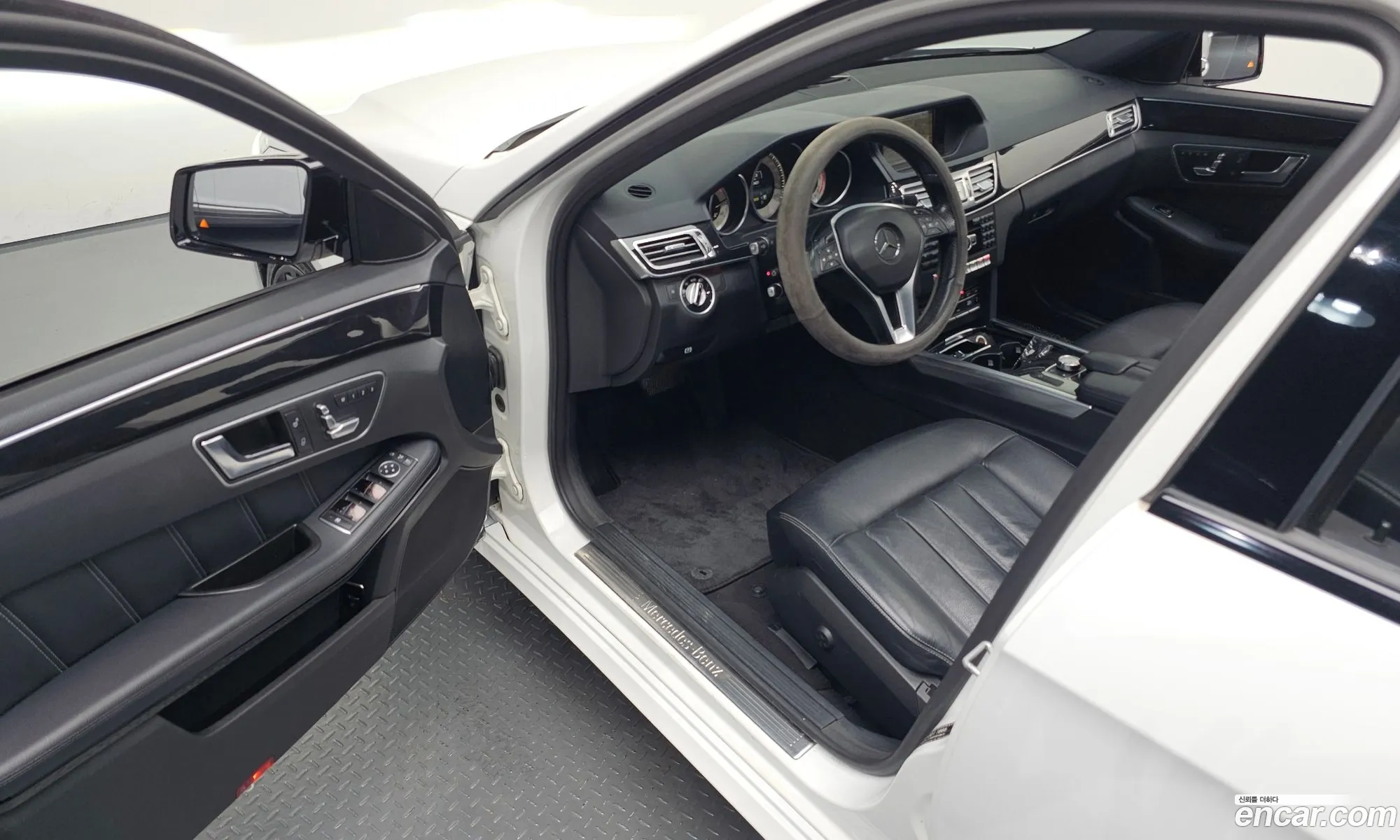 Mercedes-Benz E-Class W212 2015 WDDHF0AB2FB152186 — 4