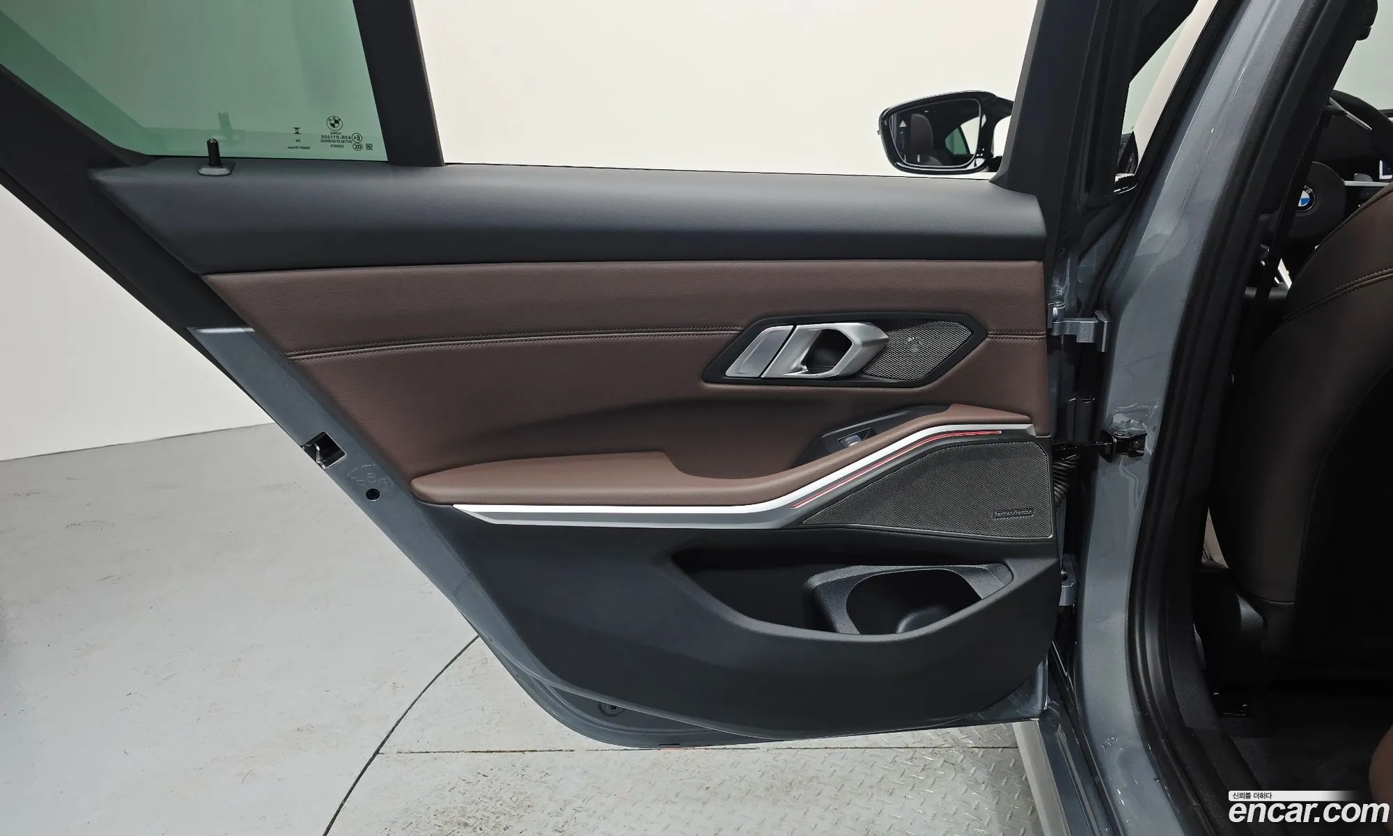 BMW 3 Series 2025 — 16