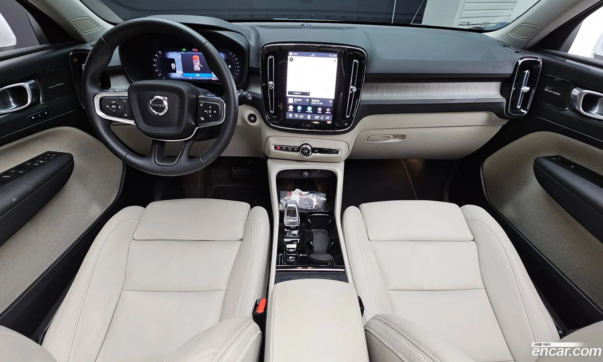 Volvo XC40 2025 — 13