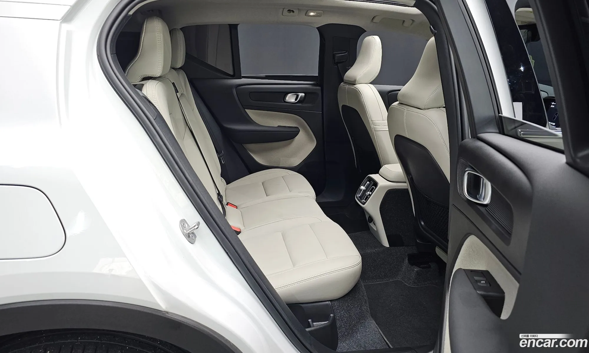 Volvo XC40 2025 — 5