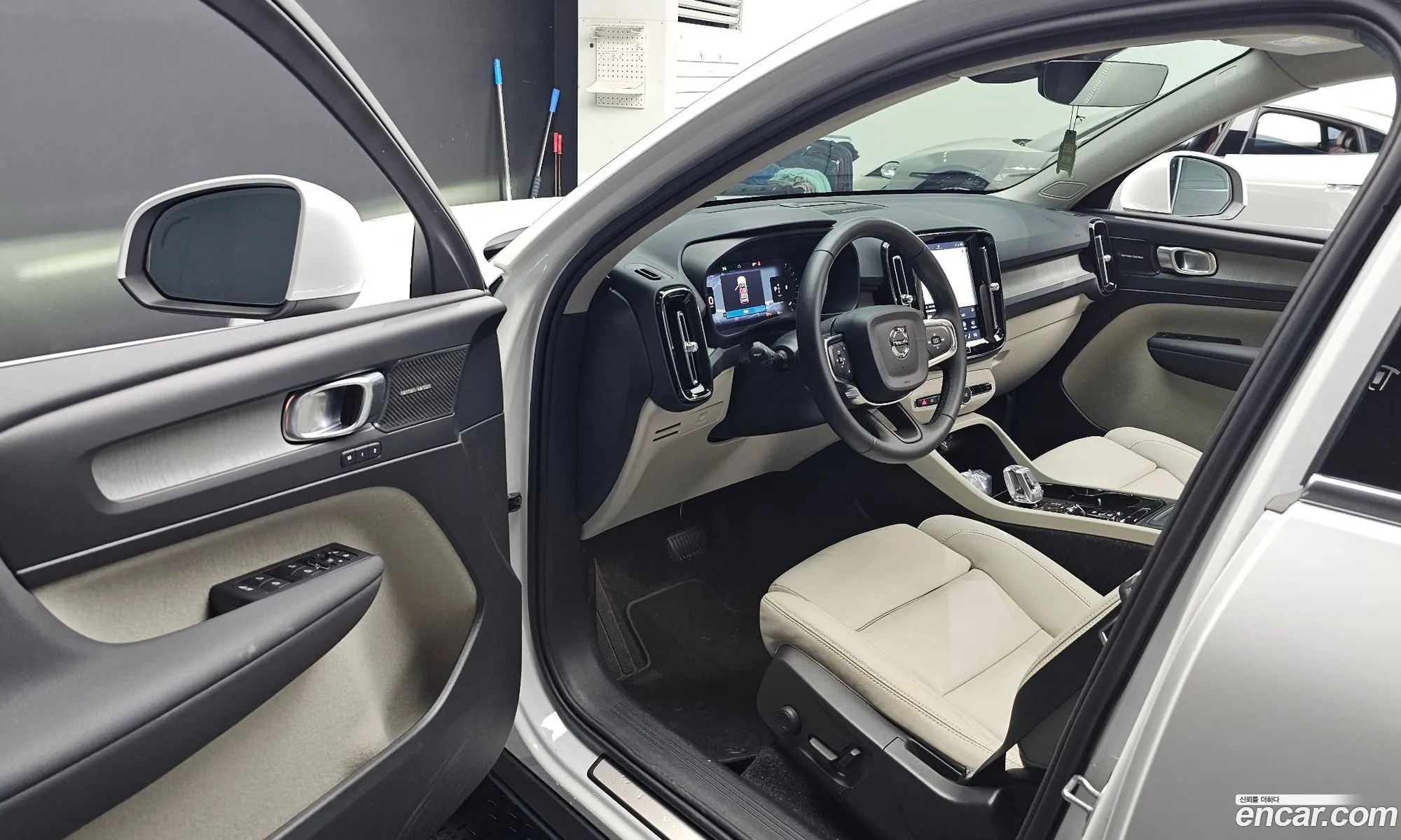 Volvo XC40 2025 — 7