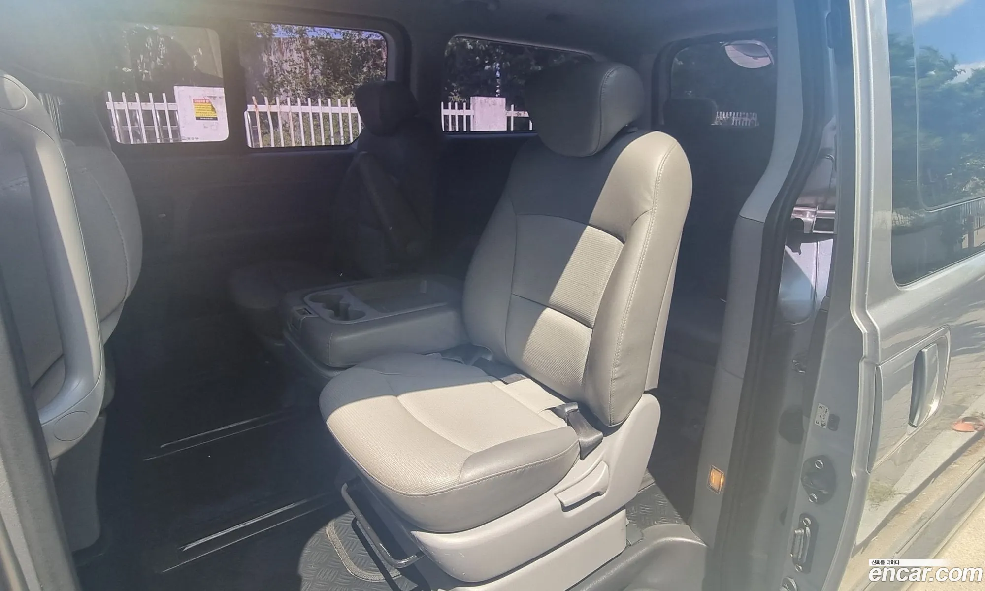 Hyundai Grand Starex 2011 — 12