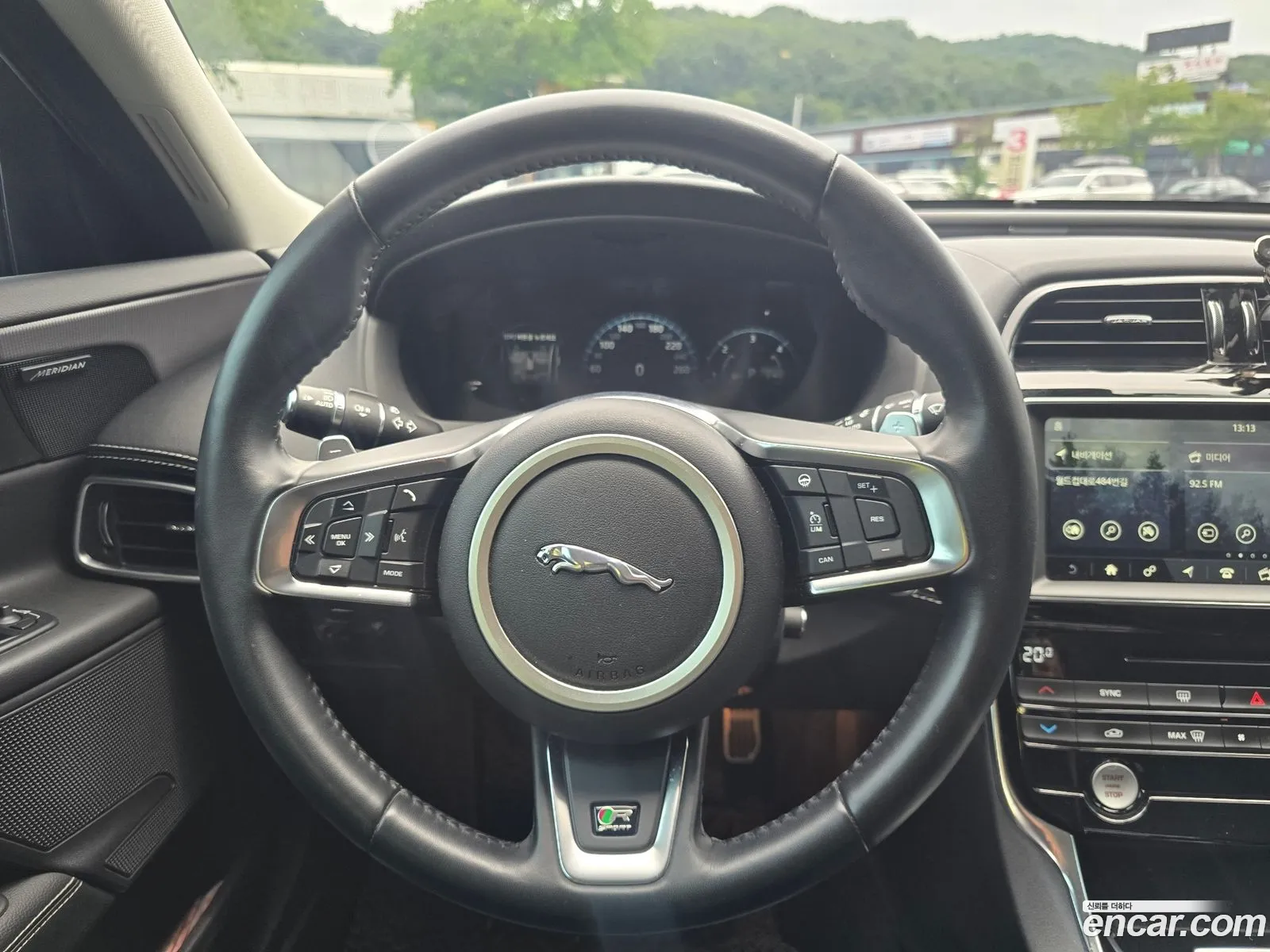 Jaguar XE 2019 — 4
