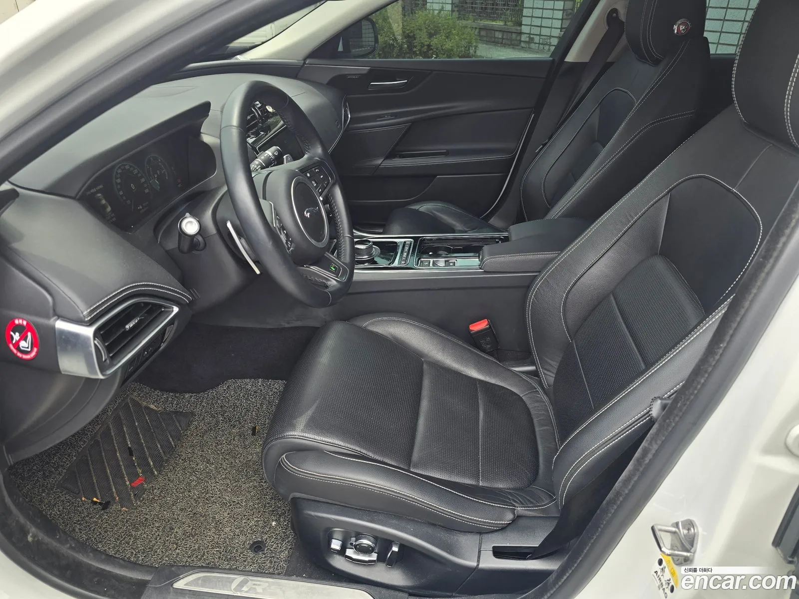 Jaguar XE 2019 — 6