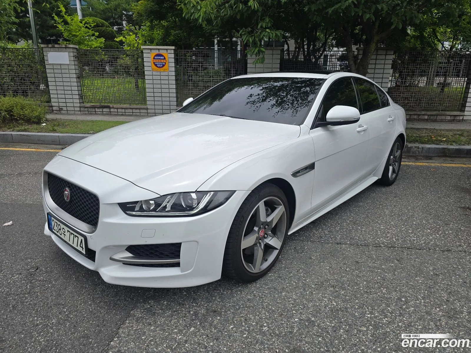 Jaguar XE 2019 — 13
