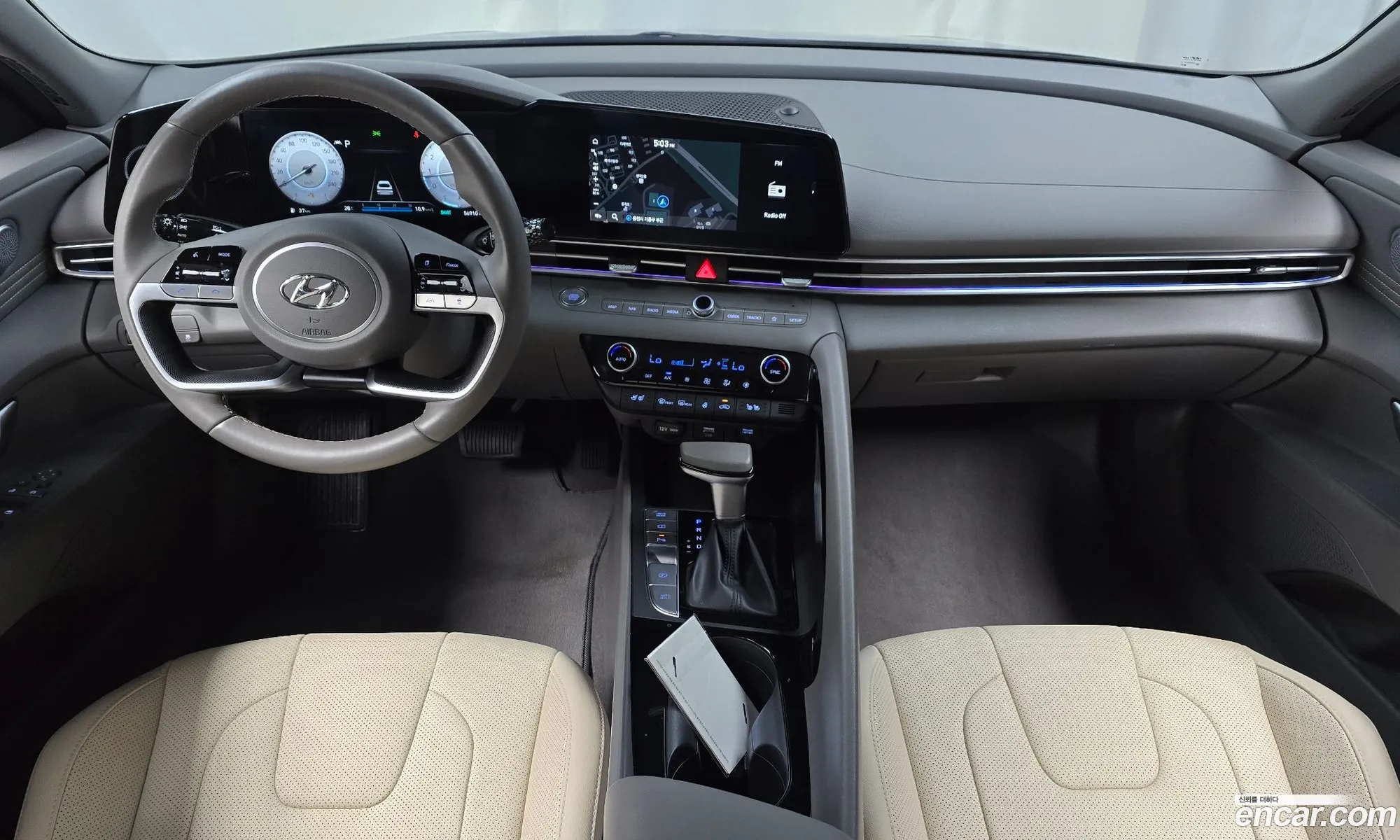 Hyundai Elantra 2022 — 4