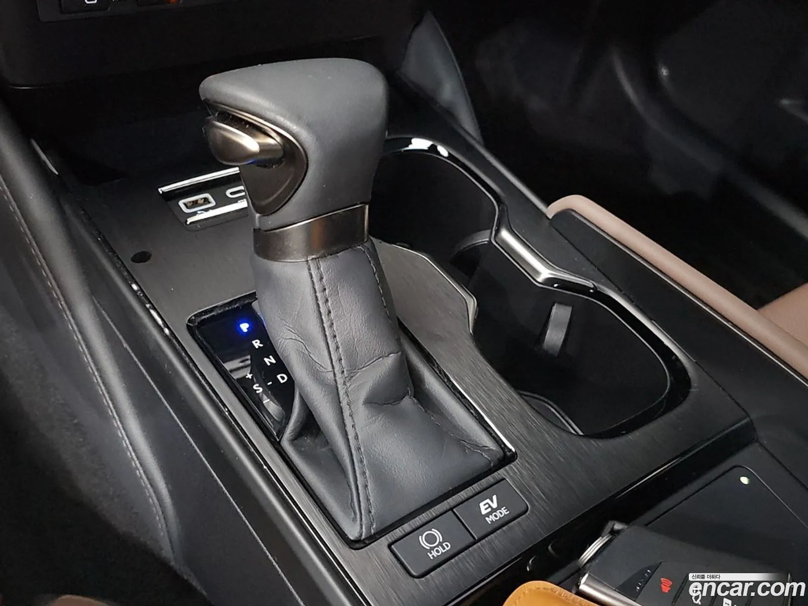 Lexus ES300h 7th Gen 2023 — 3