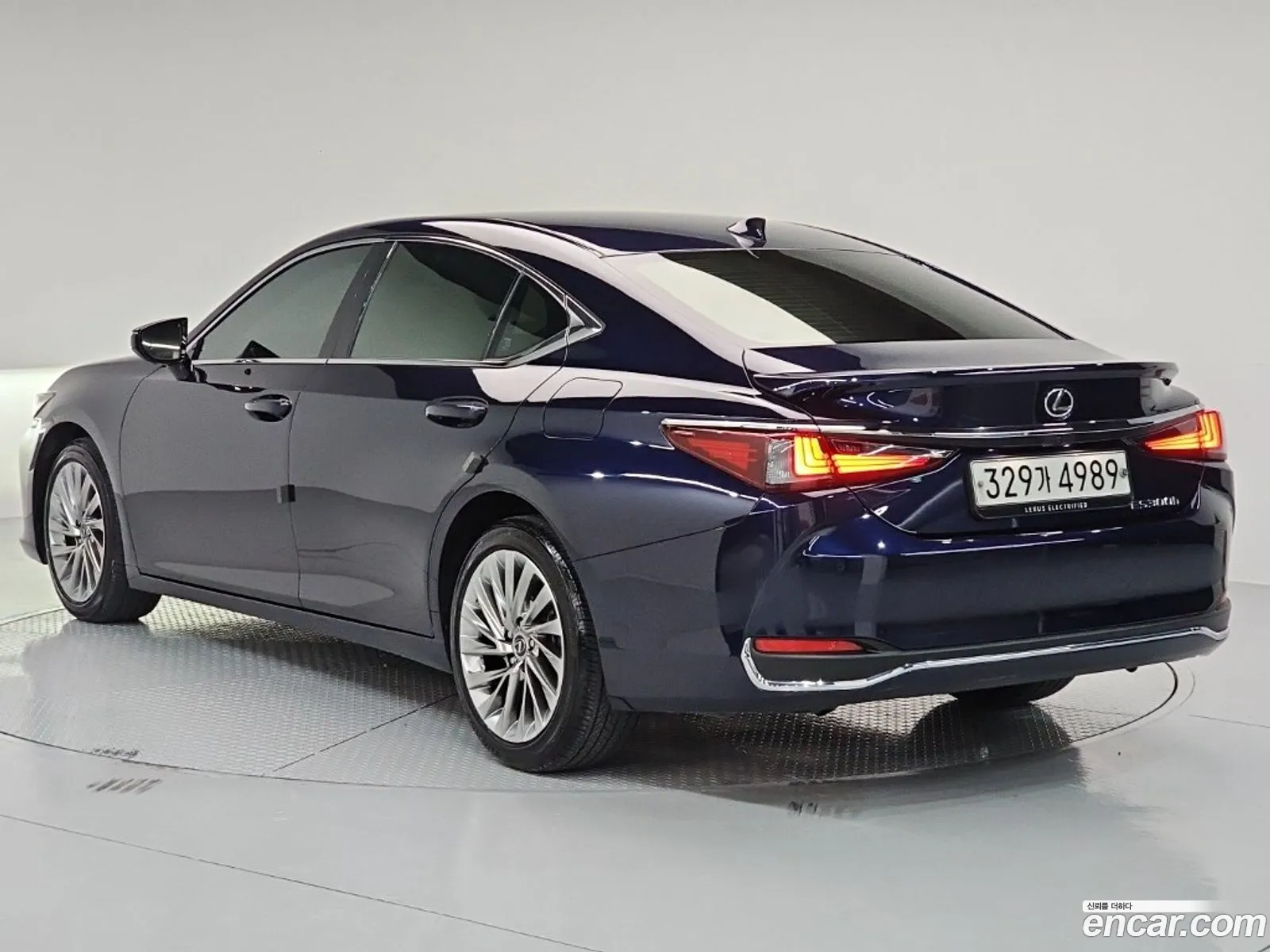Lexus ES300h 7th Gen 2023 — 13