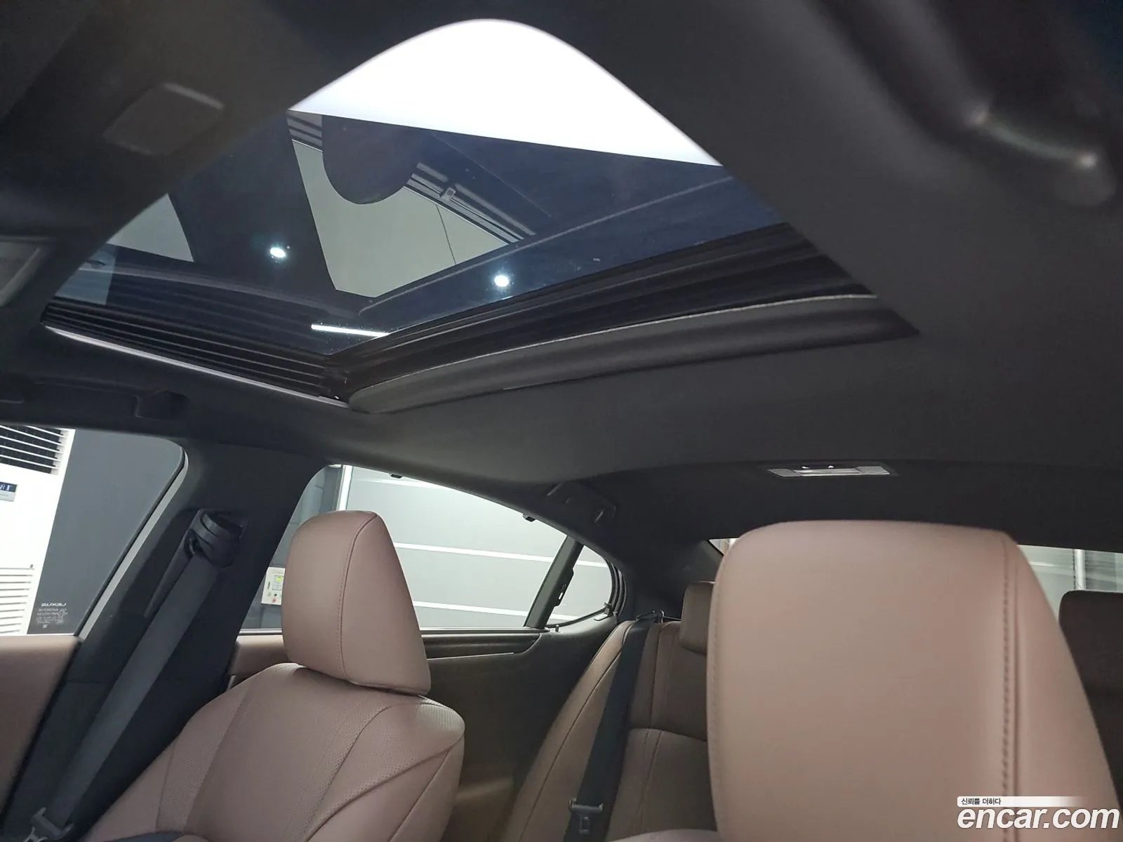 Lexus ES300h 7th Gen 2023 — 9
