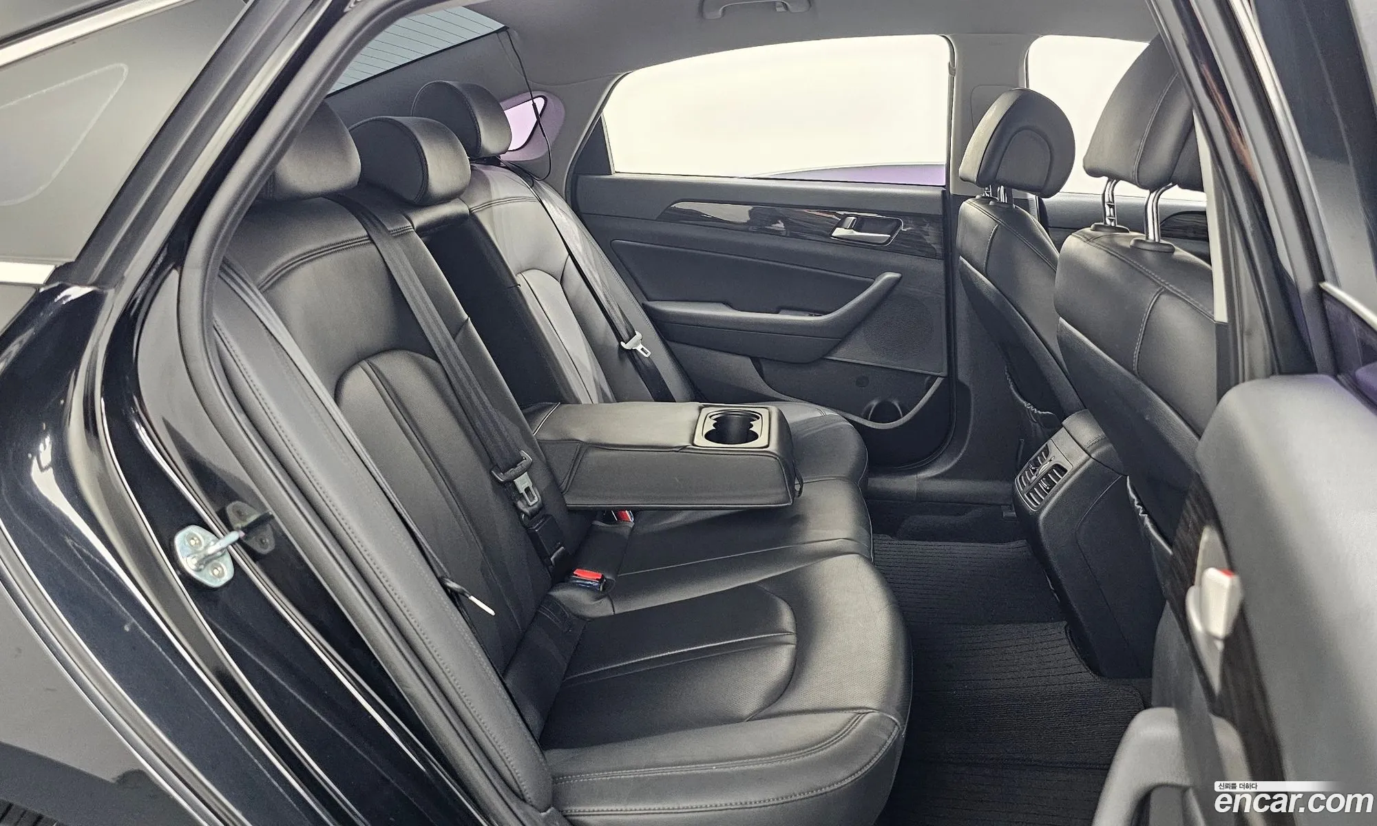 Hyundai LF Sonata 2016 — 24