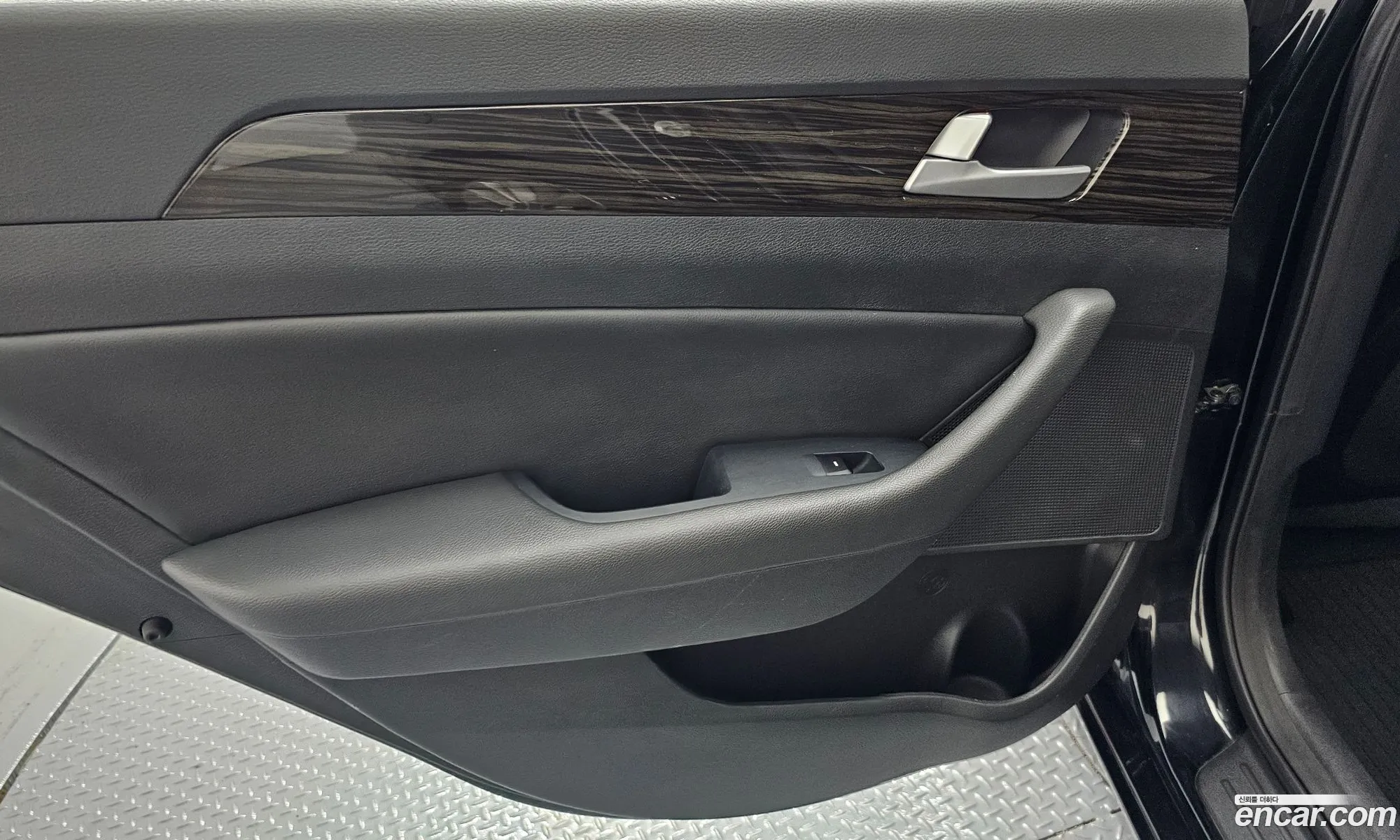 Hyundai LF Sonata 2016 — 19