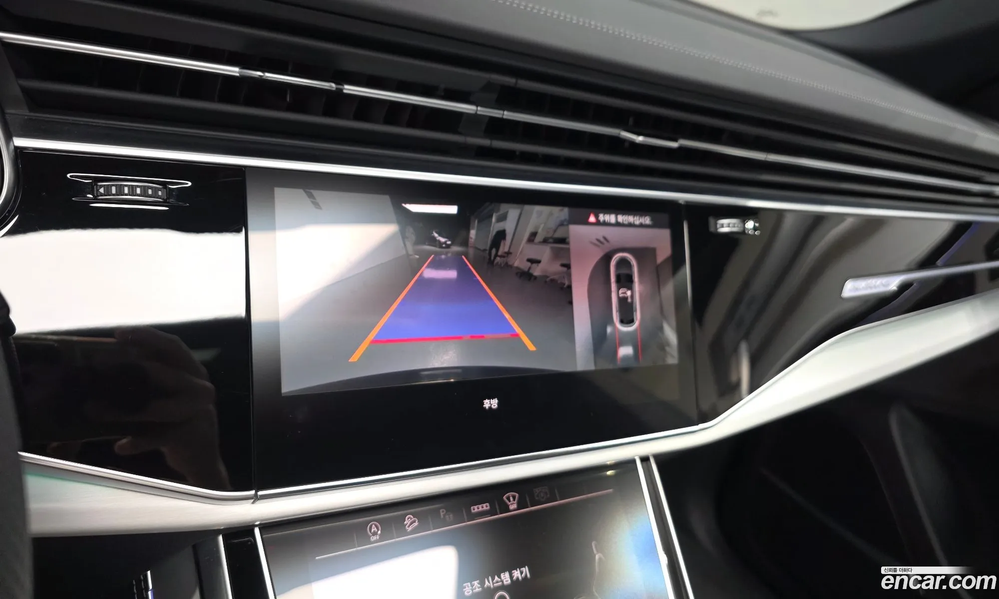 Audi Q8 2024 WAUZZZF18SD008311 — 6