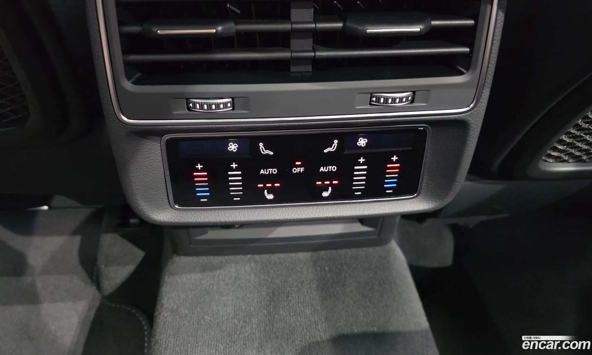 Audi Q8 2024 WAUZZZF18SD008311 — 12