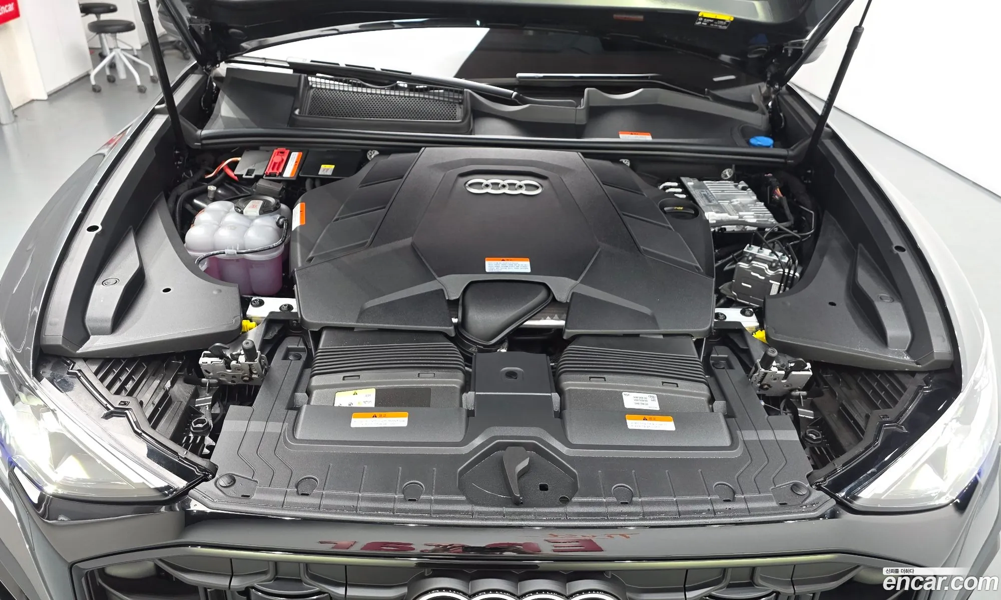 Audi Q8 2024 WAUZZZF18SD008311 — 20