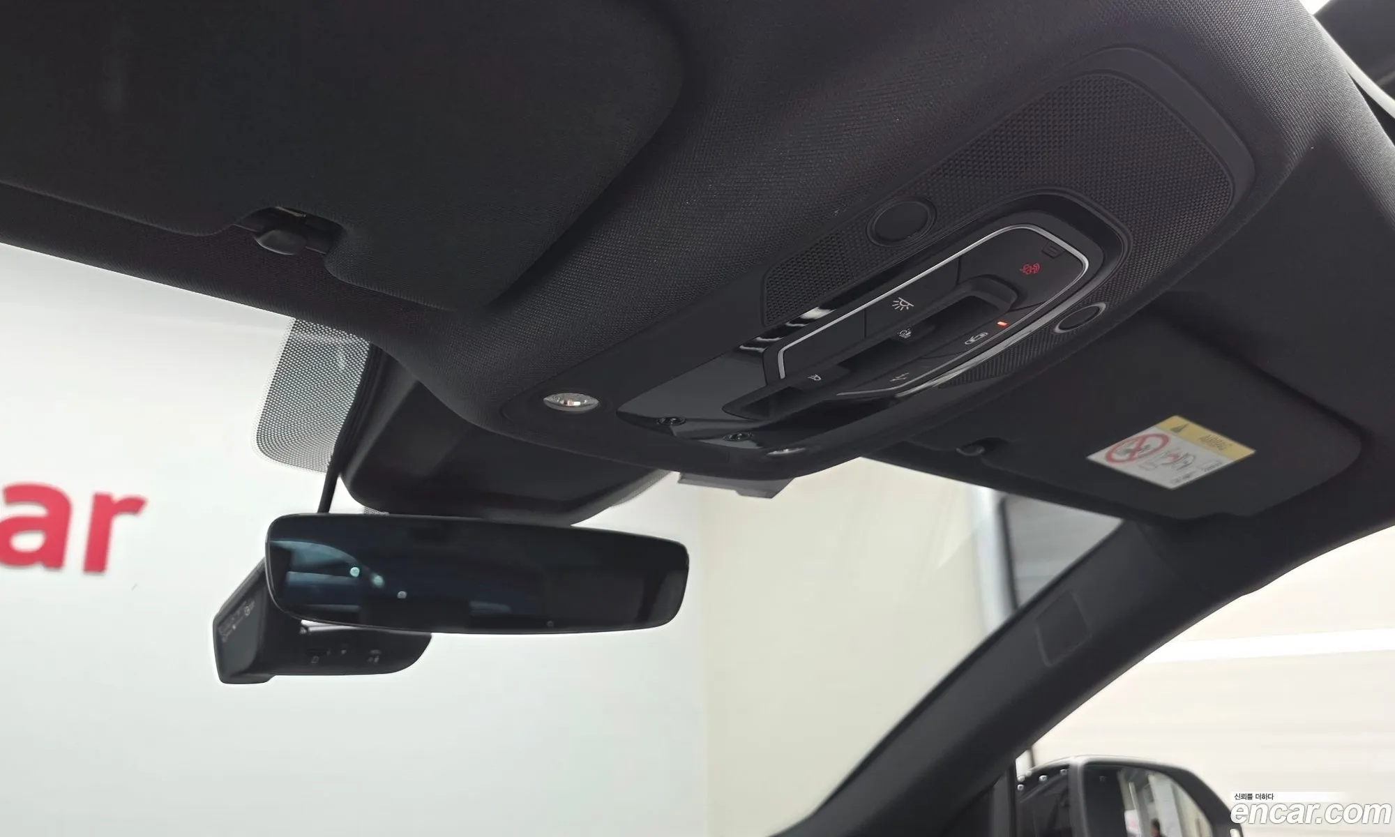 Audi Q8 2024 WAUZZZF18SD008311 — 3