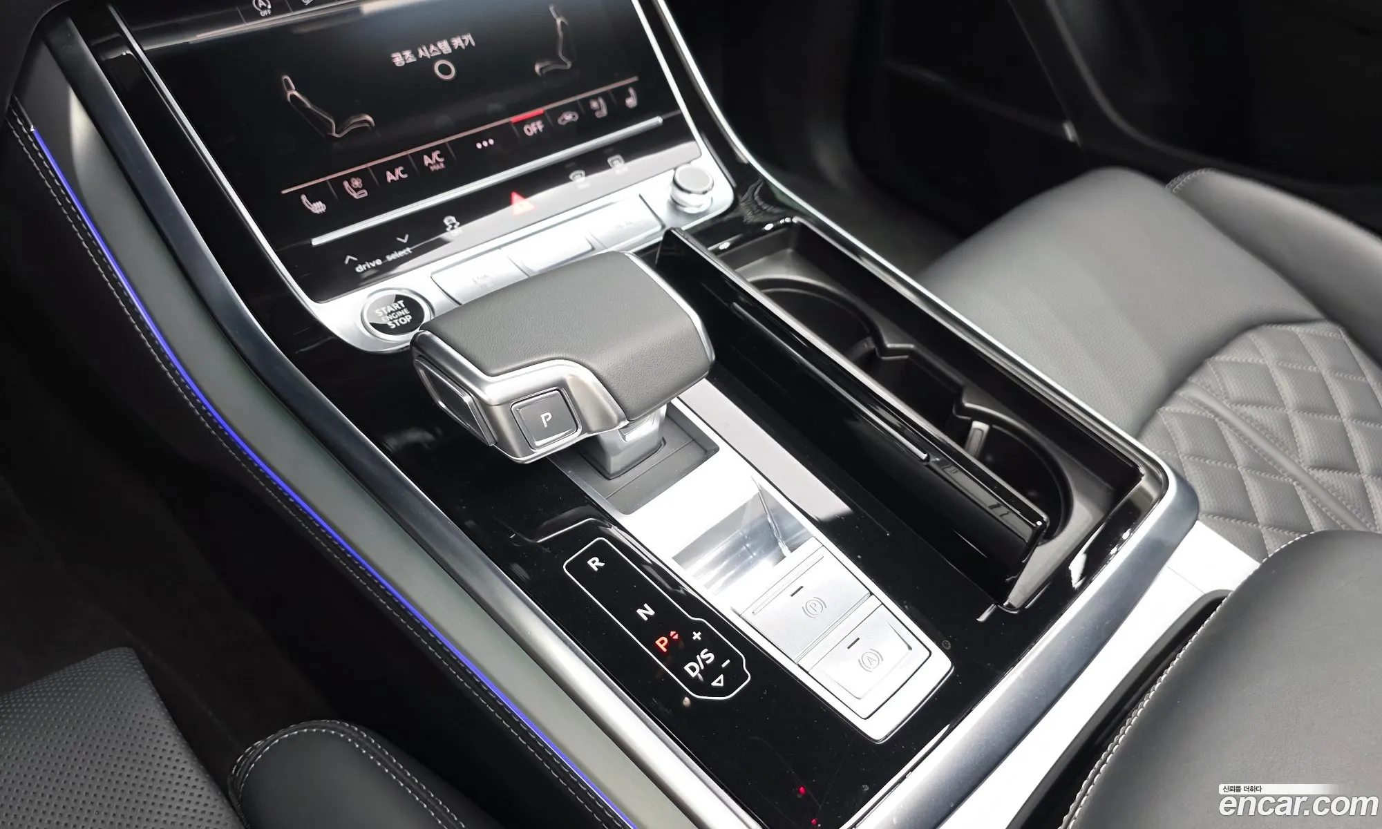 Audi Q8 2024 WAUZZZF18SD008311 — 4
