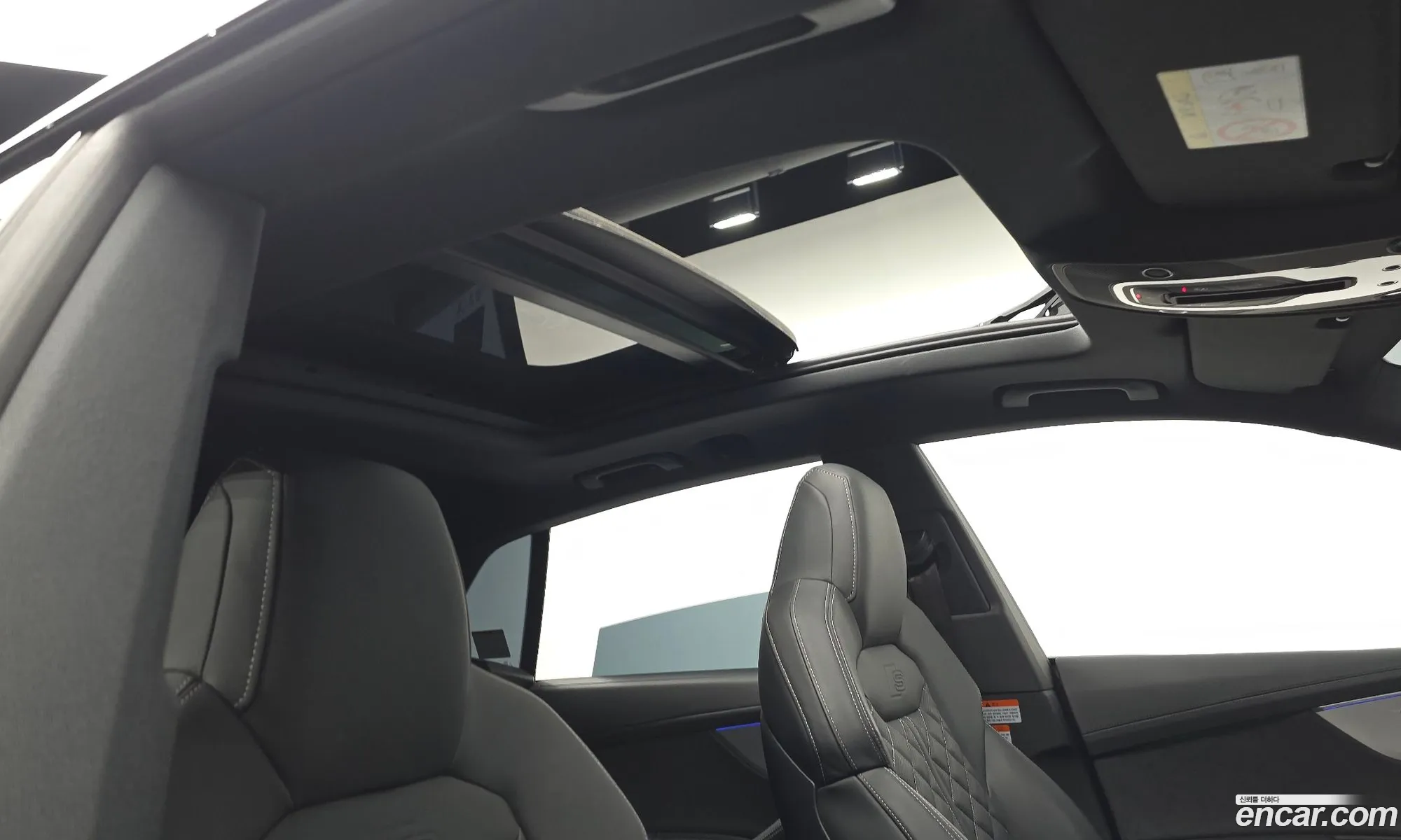 Audi Q8 2024 WAUZZZF18SD008311 — 9