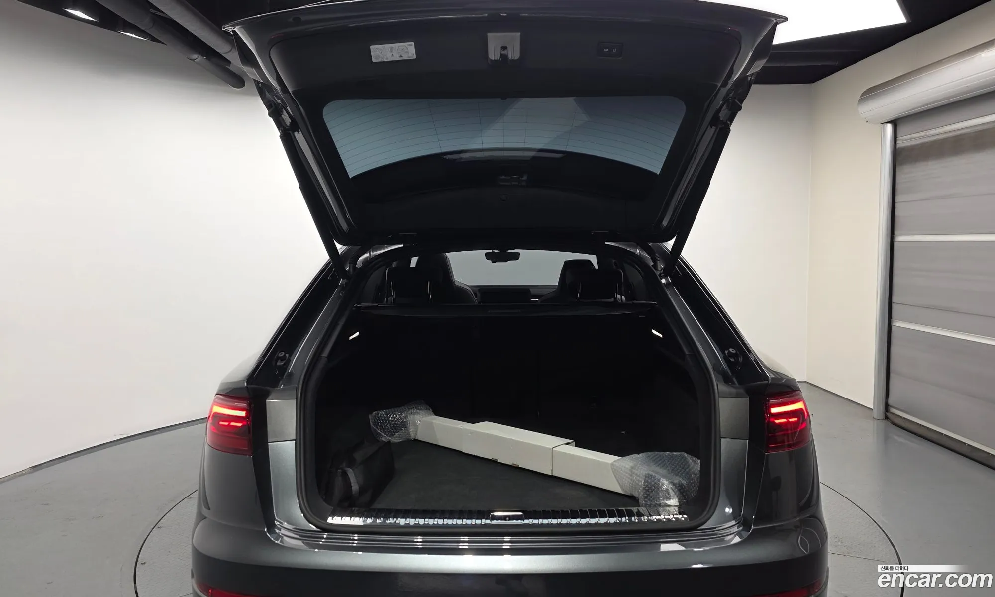 Audi Q8 2024 WAUZZZF18SD008311 — 7