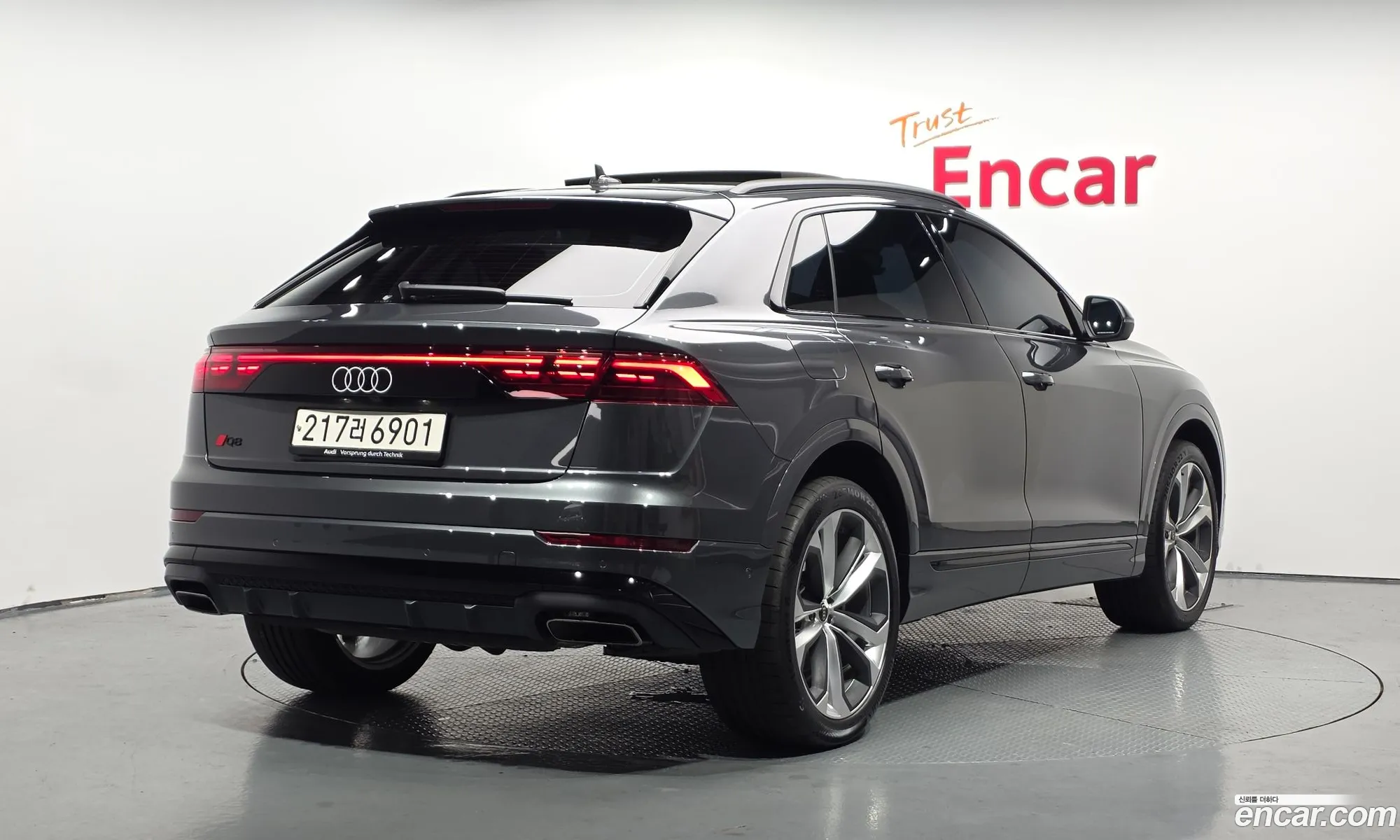 Audi Q8 2024 WAUZZZF18SD008311 — 18