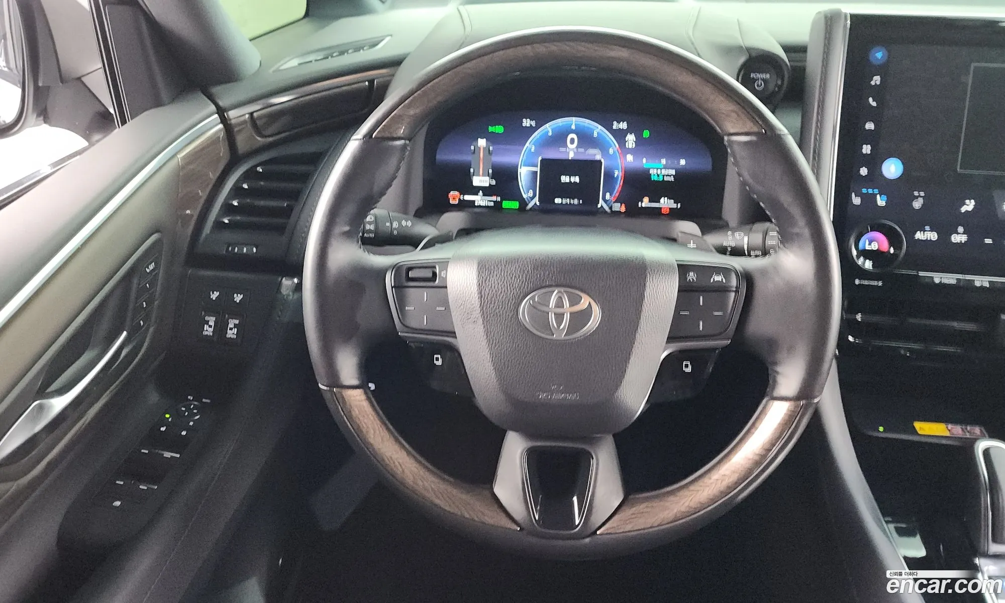 Toyota Alphard 2024 — 20