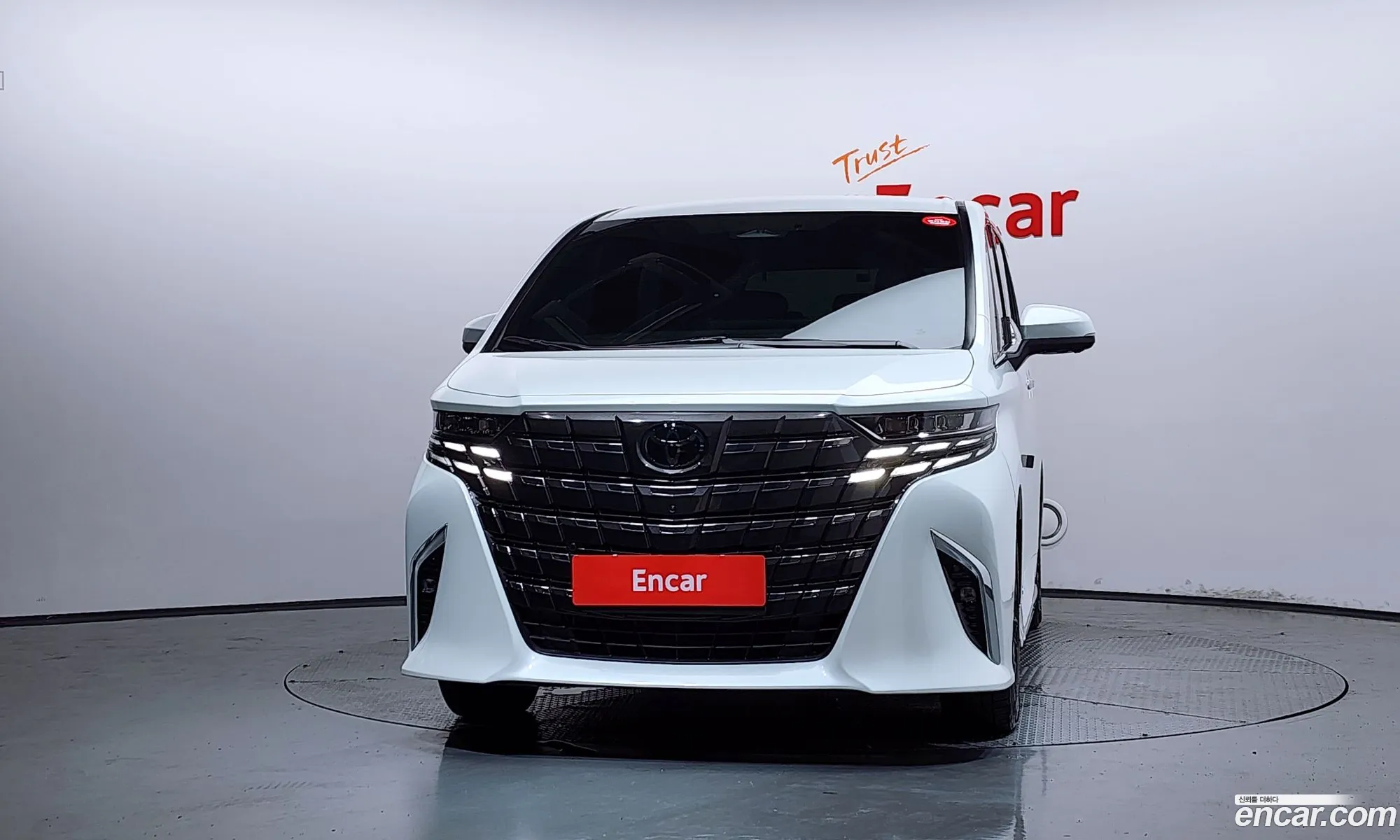 Toyota Alphard 2024 — 34