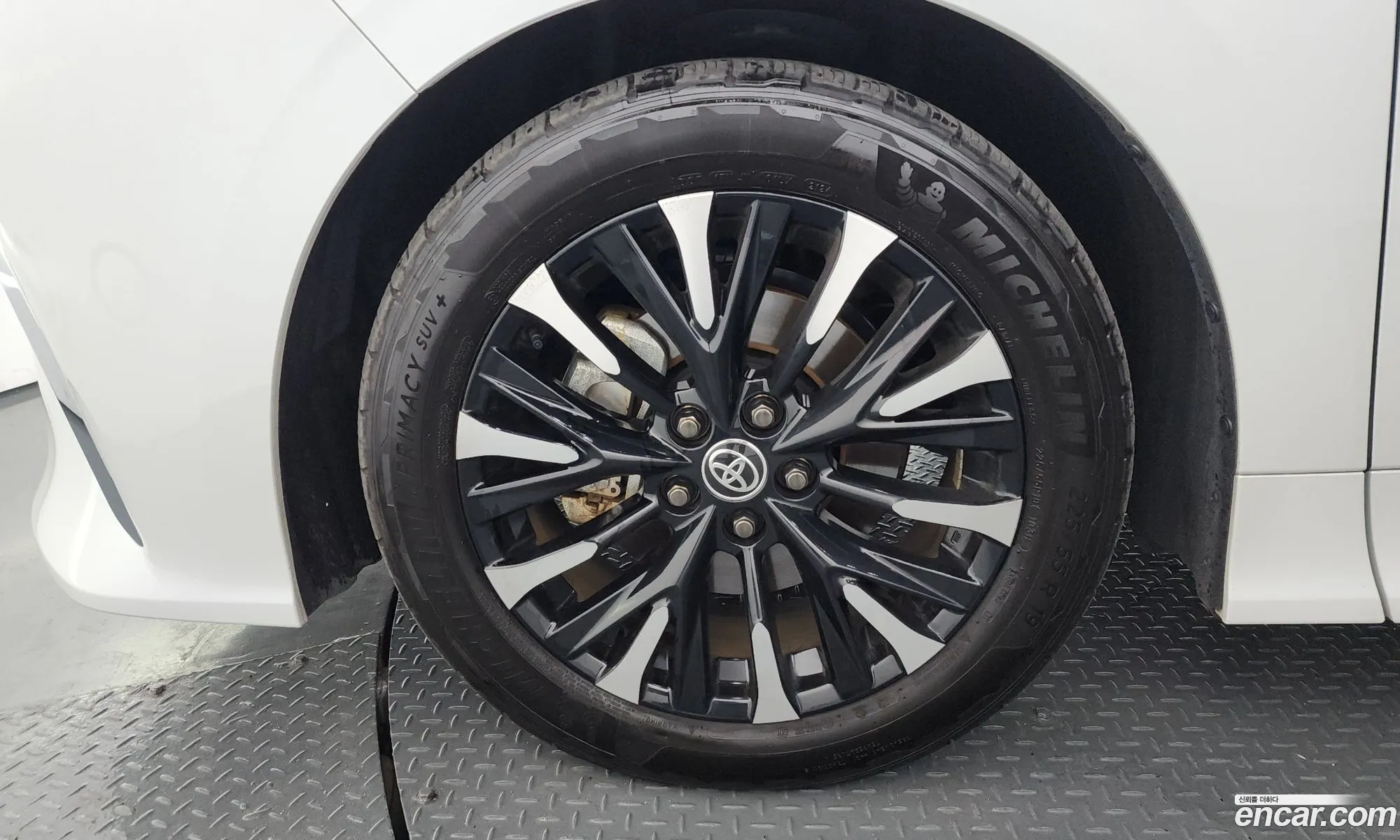 Toyota Alphard 2024 — 17