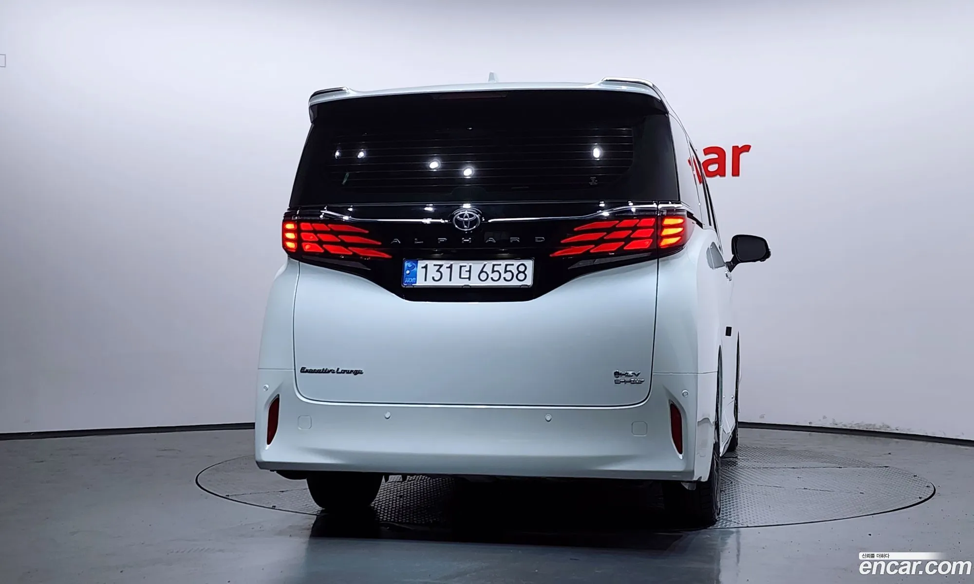Toyota Alphard 2024 — 12