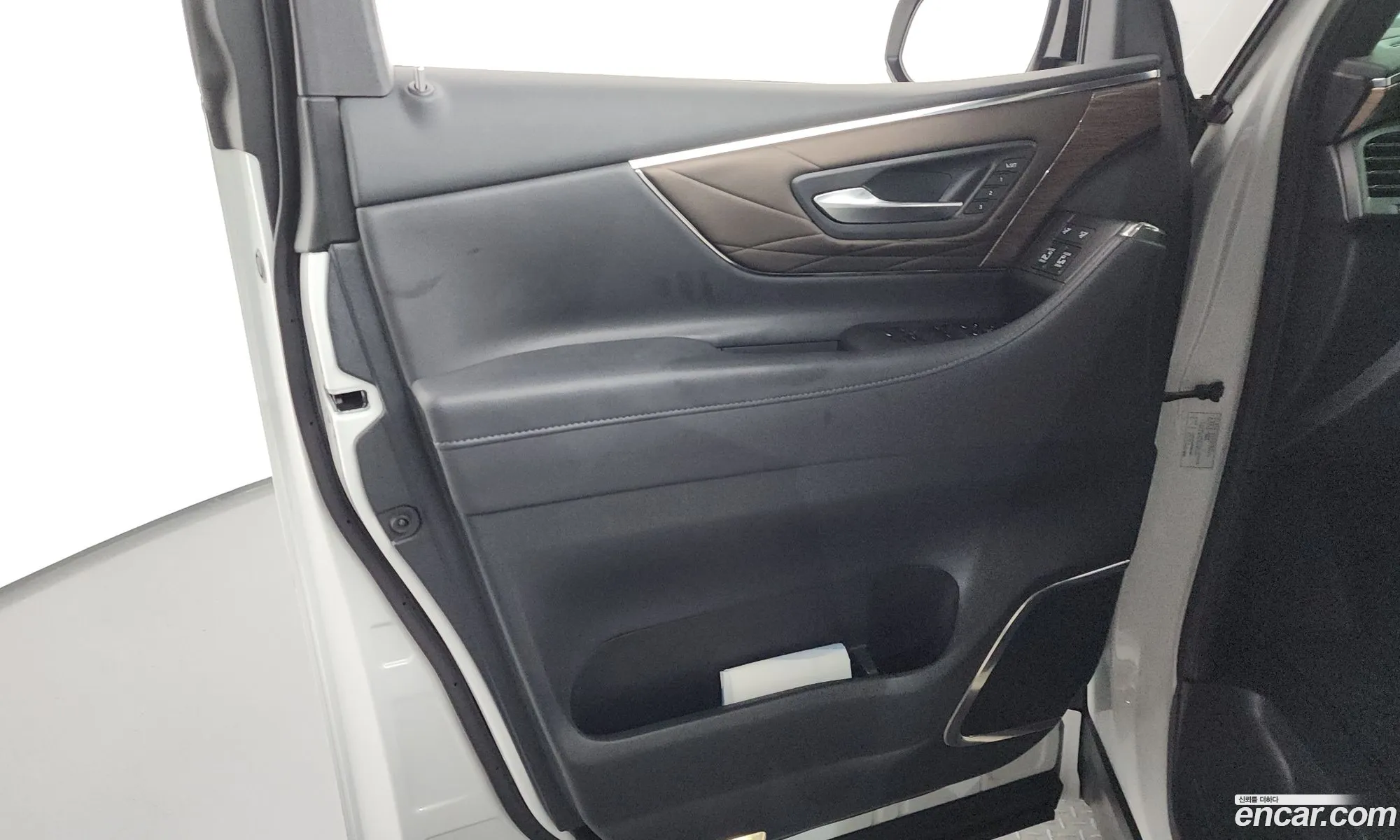 Toyota Alphard 2024 — 19