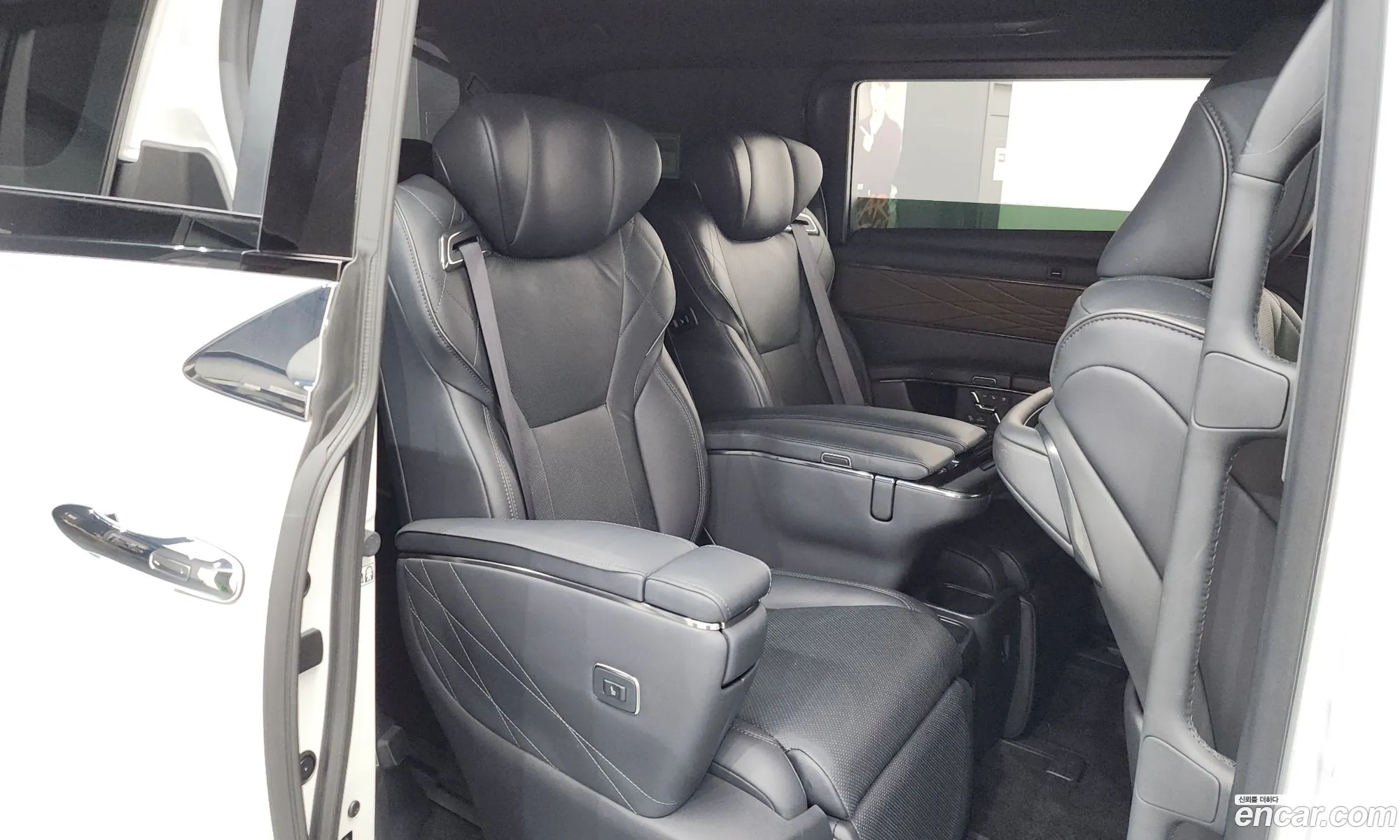 Toyota Alphard 2024 — 14