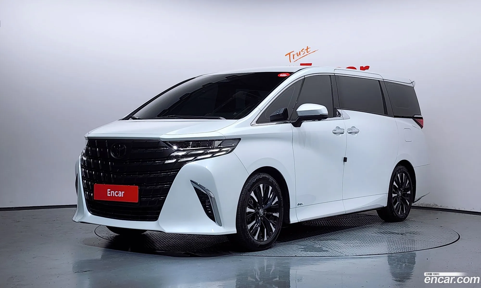 Toyota Alphard 2024 — 33