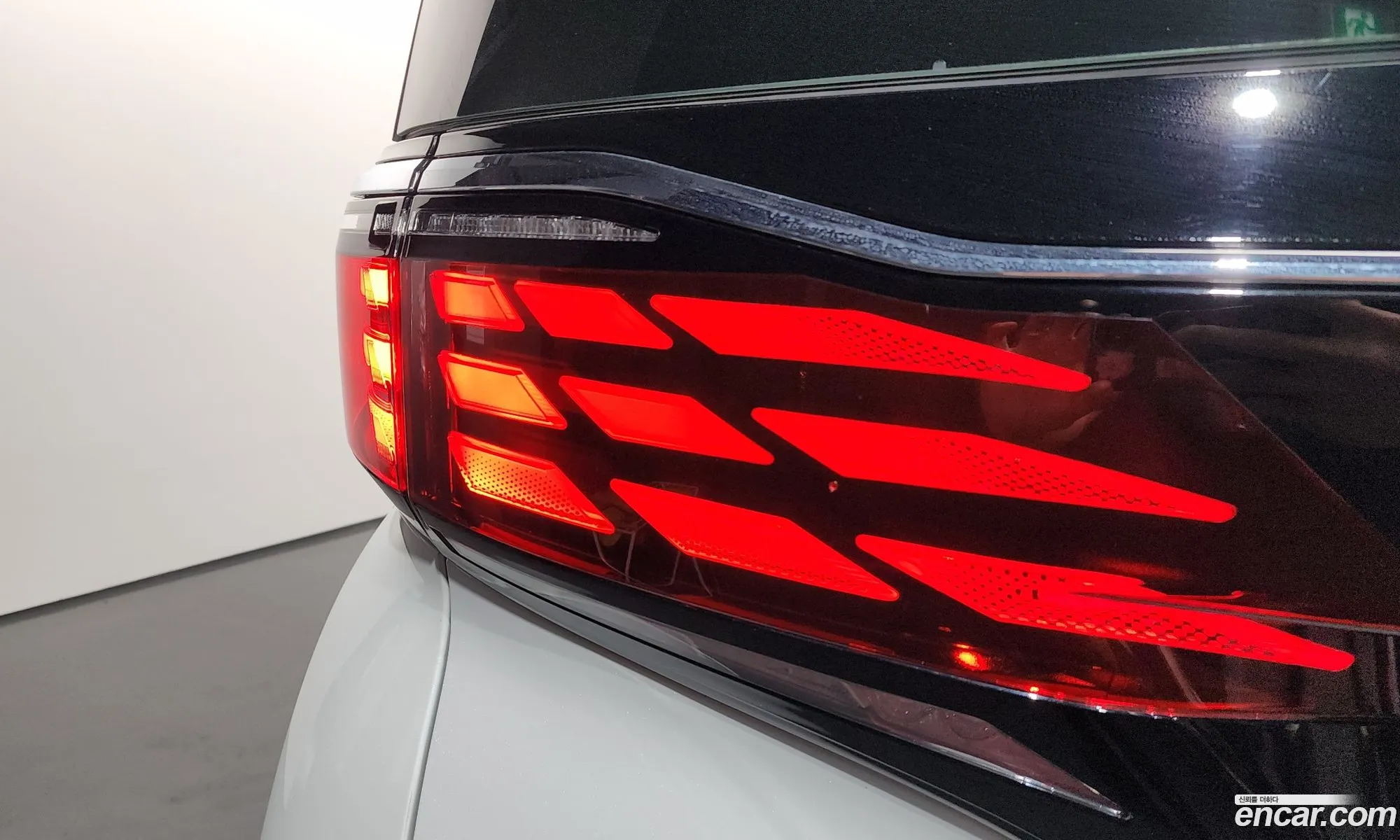 Toyota Alphard 2024 — 24