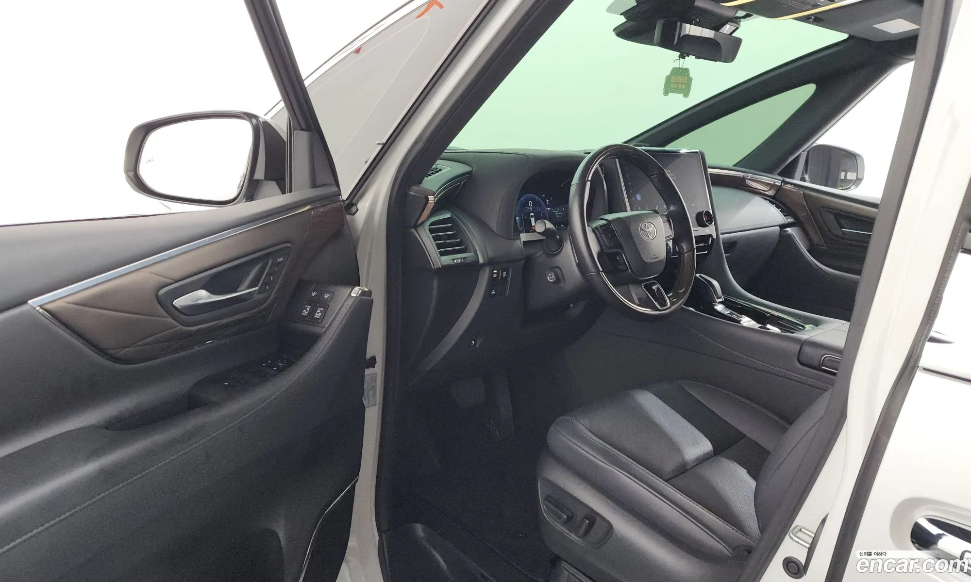 Toyota Alphard 2024 — 2