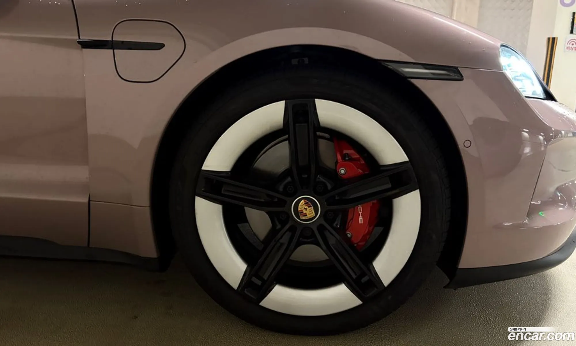 Porsche Taycan 2025 — 18